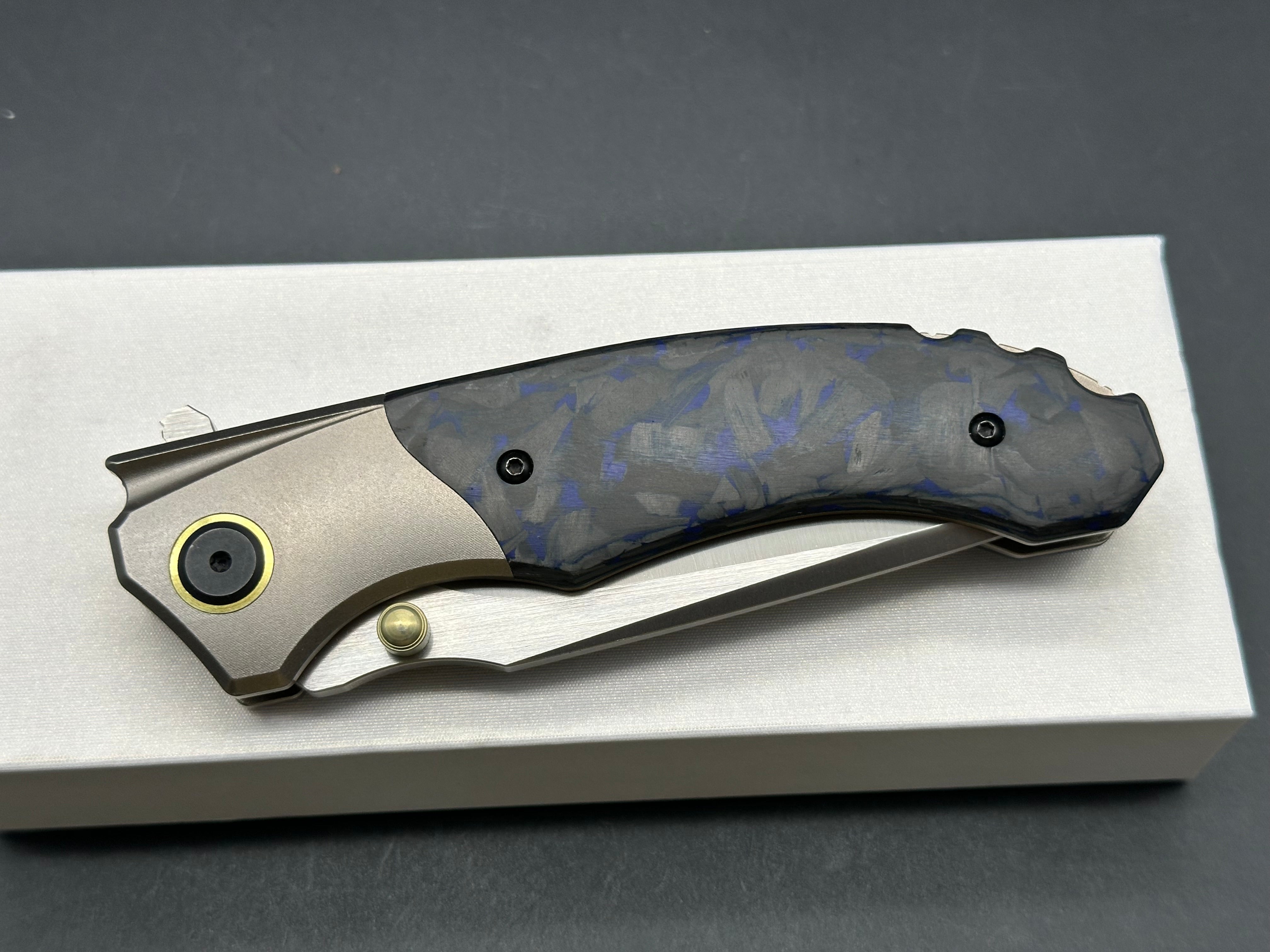 MIGURON CENTURION FOLDING KNIFE TITANIUM/BLUE CARBON FIBER HANDLE M390