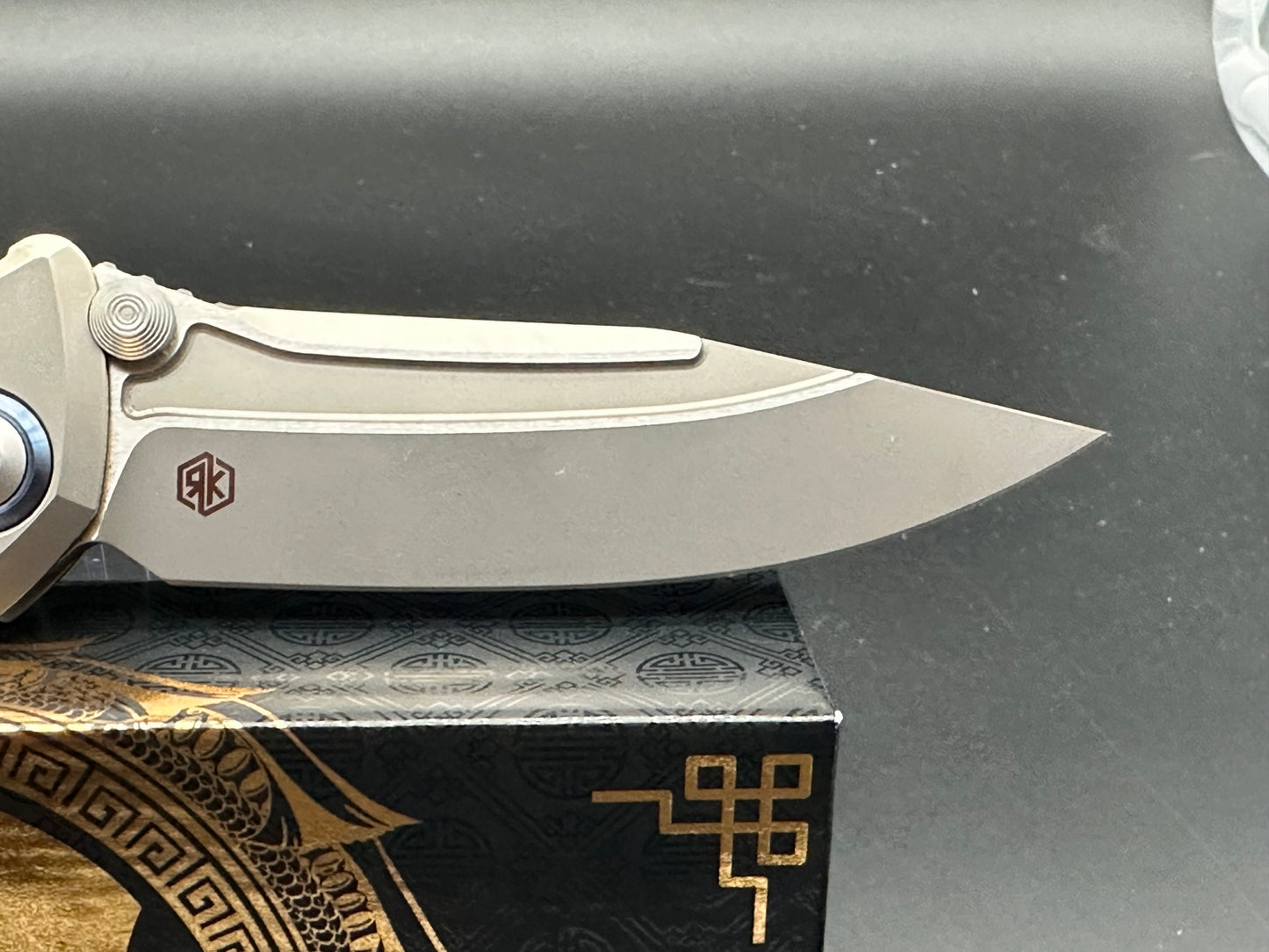 Microtech Socom Bravo titanium/CF clip point