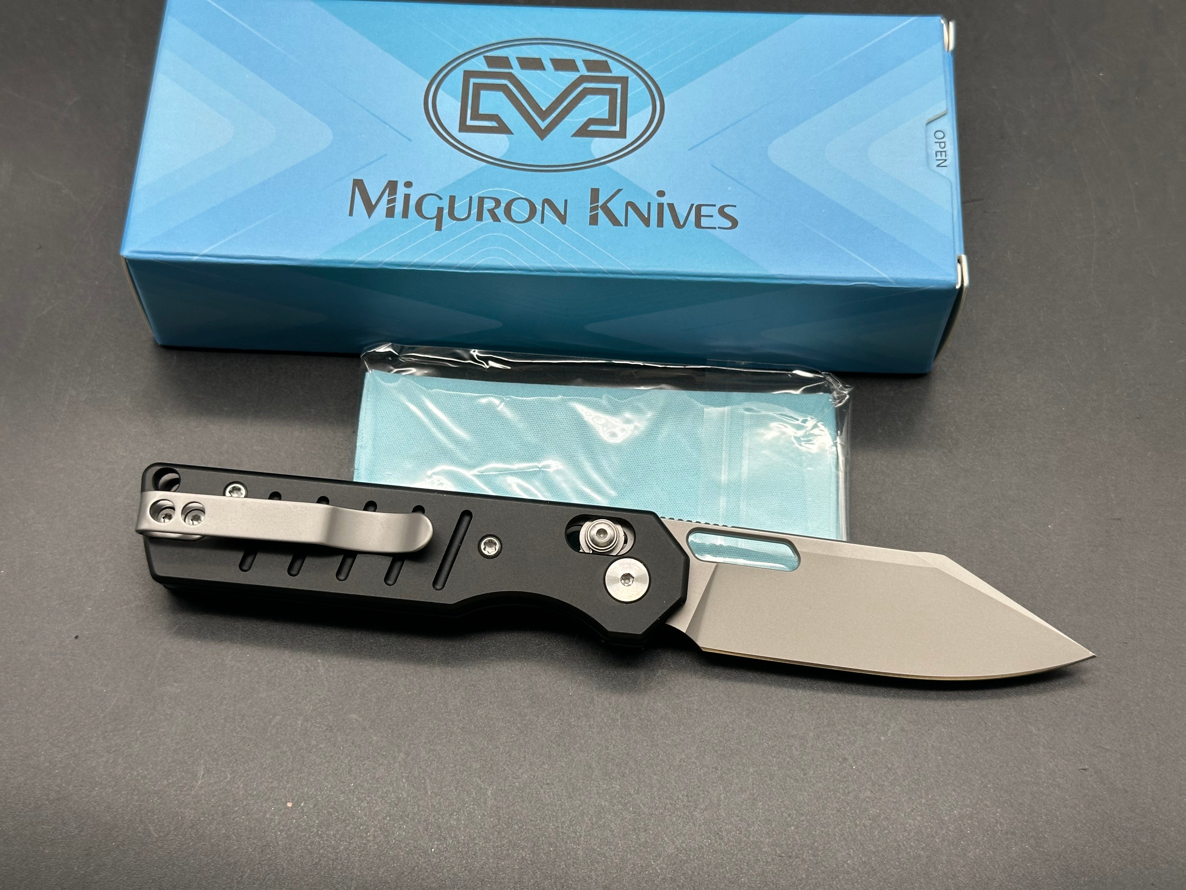 Miguron Gatov 2.81" D2 Sandblasted Blade with Black Aluminum Scales