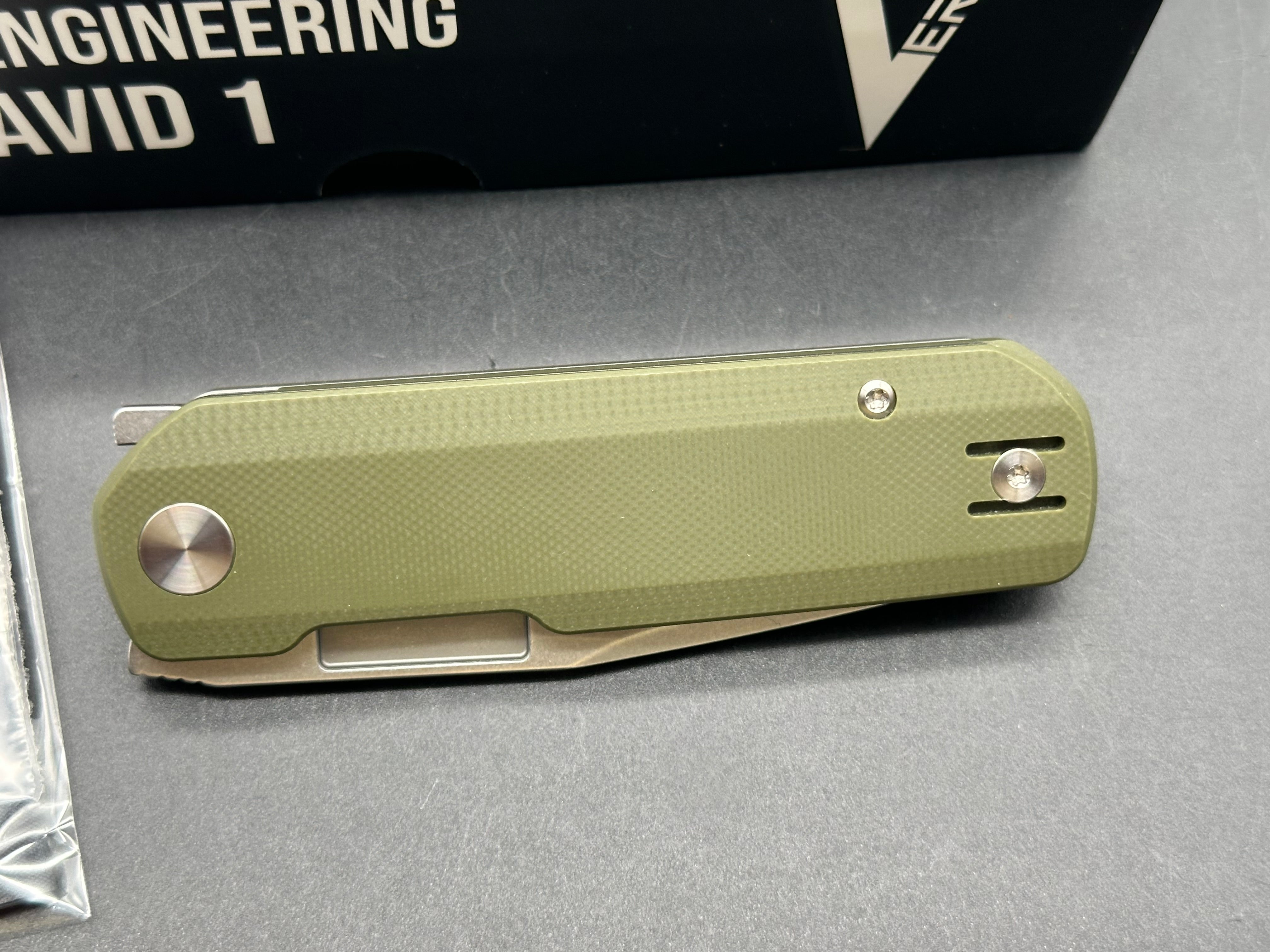 Vero Engineering Avid 1 - DLT Exclusive #520 3.25" CPM S45VN Stonewash Blade with OD Green G10 Scales