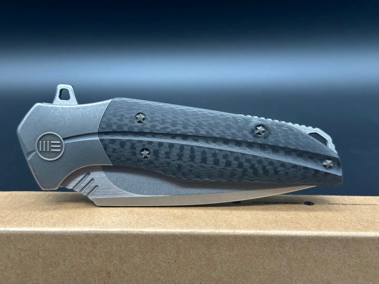 WE 707B Grey Ti handle with cf Inlay