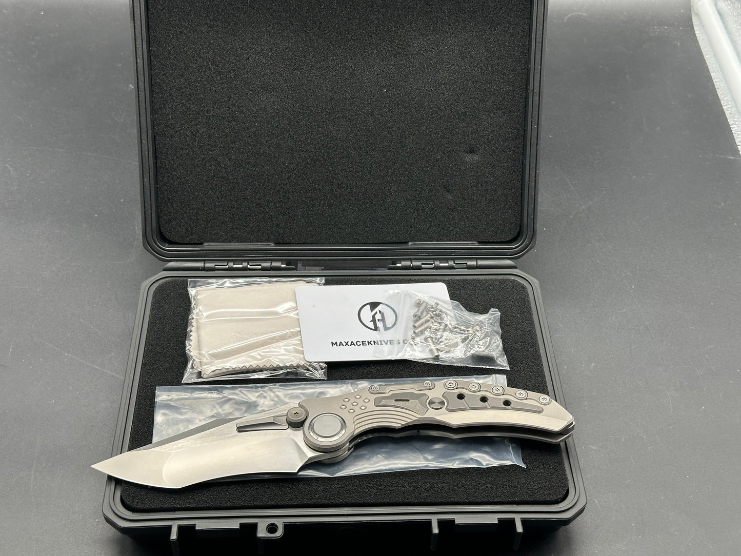 MAXACE TITANIS II (Hydra) TITANIUM HANDLE MAGNACUT STEEL