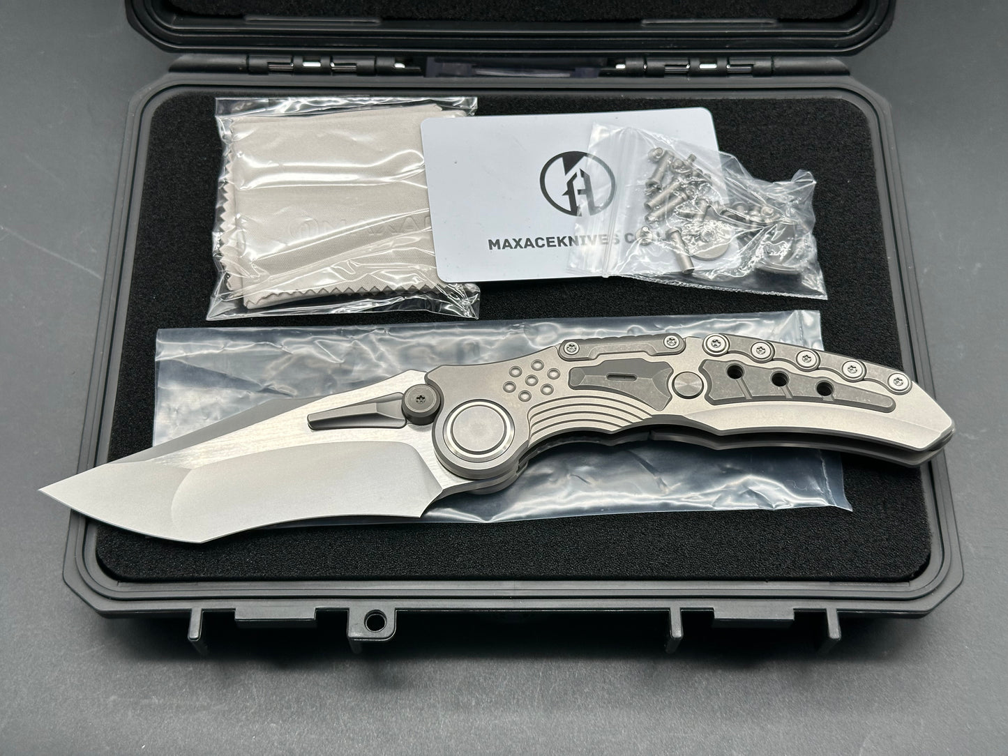 MAXACE TITANIS II (Hydra) TITANIUM HANDLE MAGNACUT STEEL