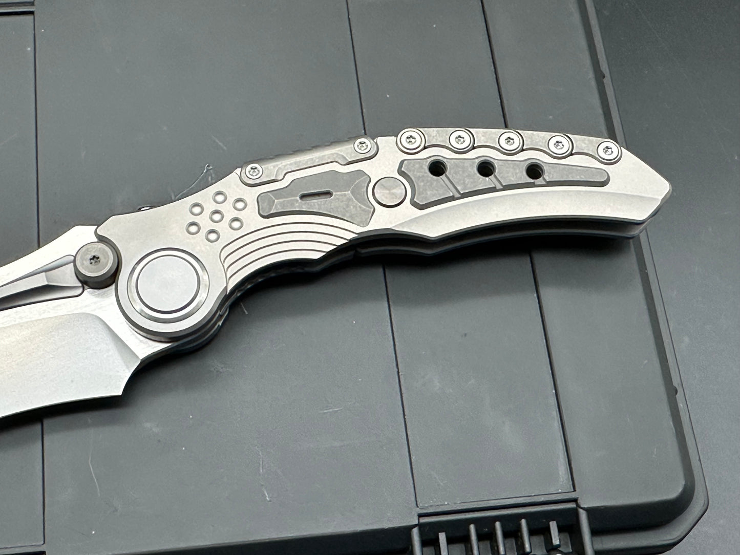 MAXACE TITANIS II (Hydra) TITANIUM HANDLE MAGNACUT STEEL