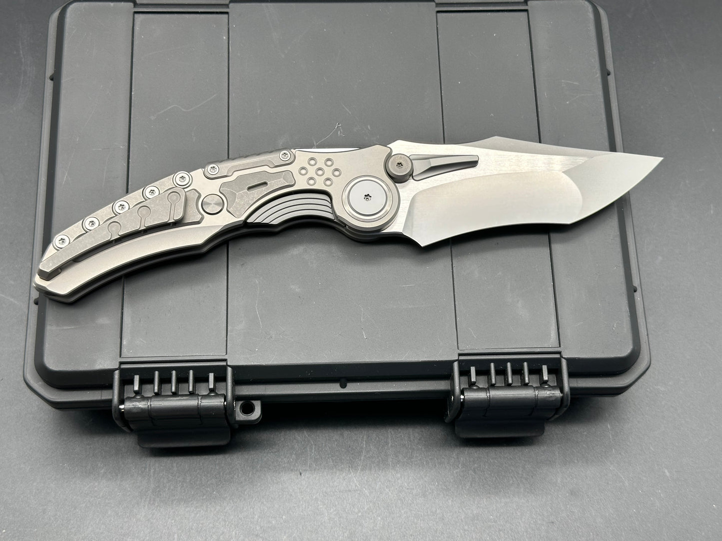 MAXACE TITANIS II (Hydra) TITANIUM HANDLE MAGNACUT STEEL