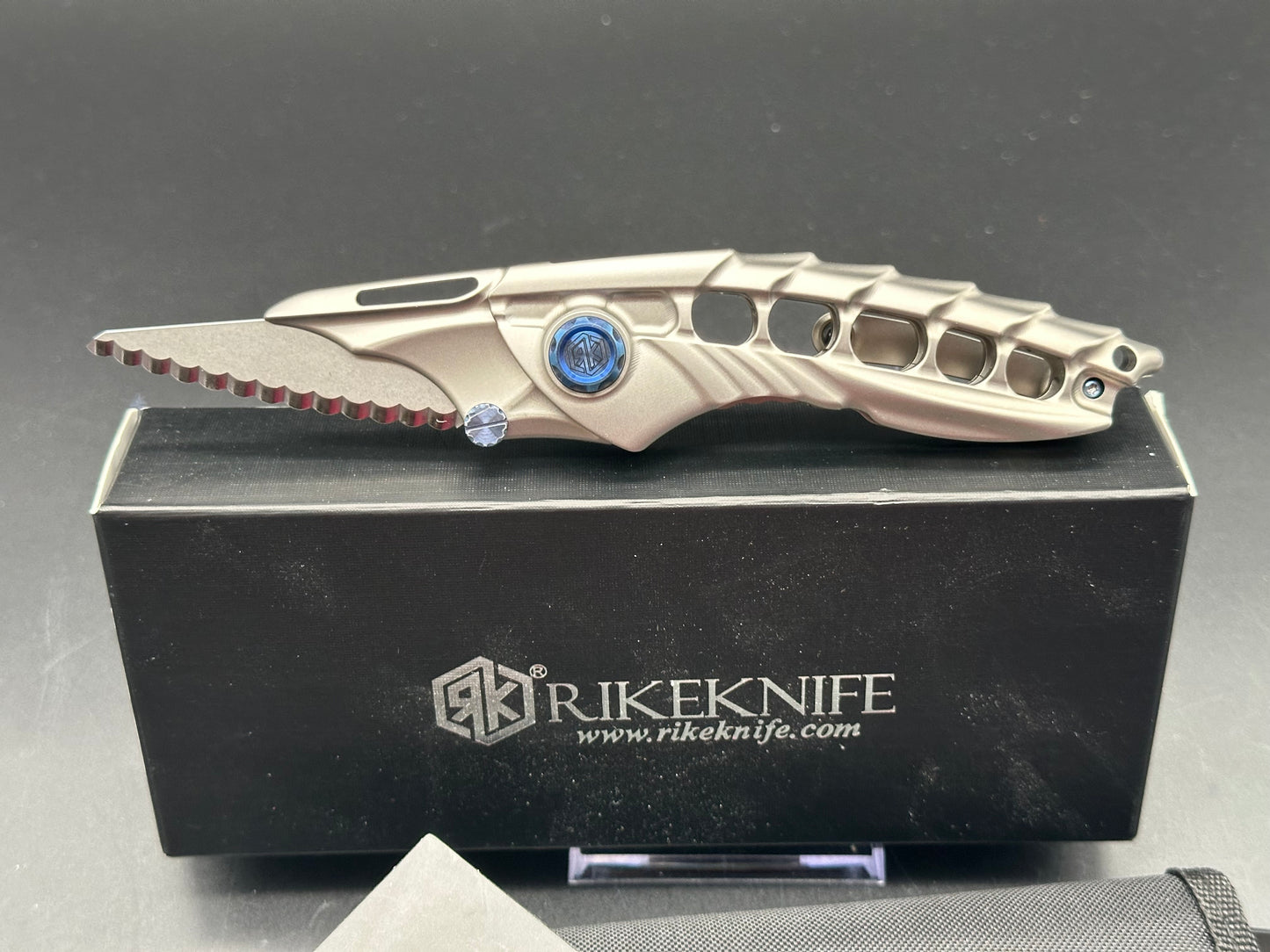 Rike Knife - Alien 1 + Fully Serrated Blade