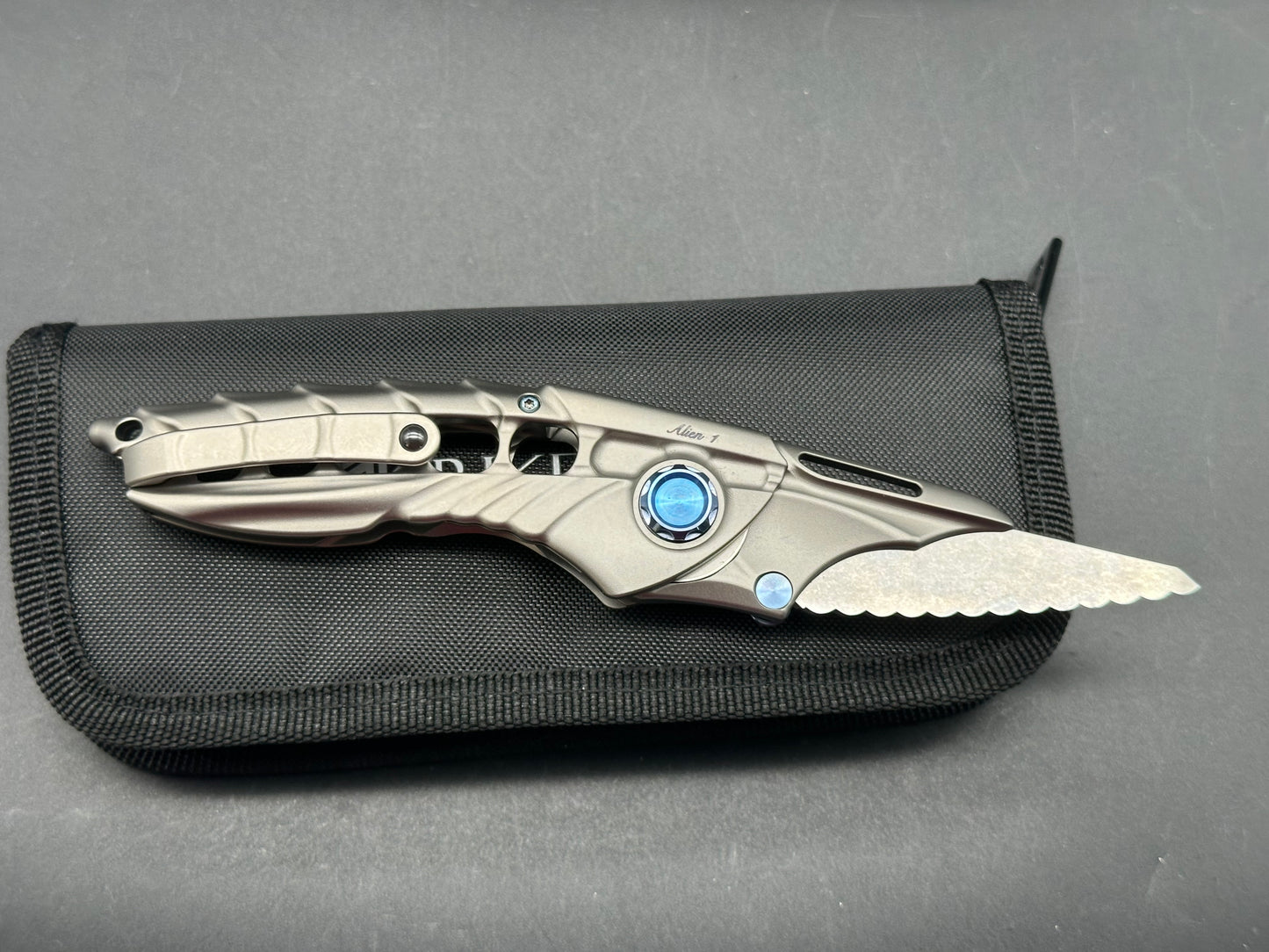 Rike Knife - Alien 1 + Fully Serrated Blade