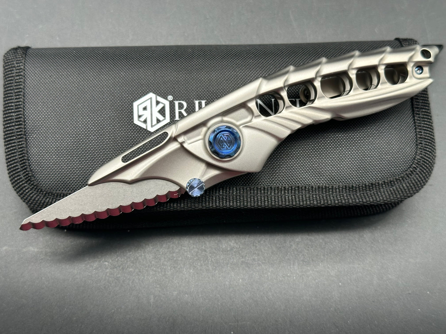 Rike Knife - Alien 1 + Fully Serrated Blade