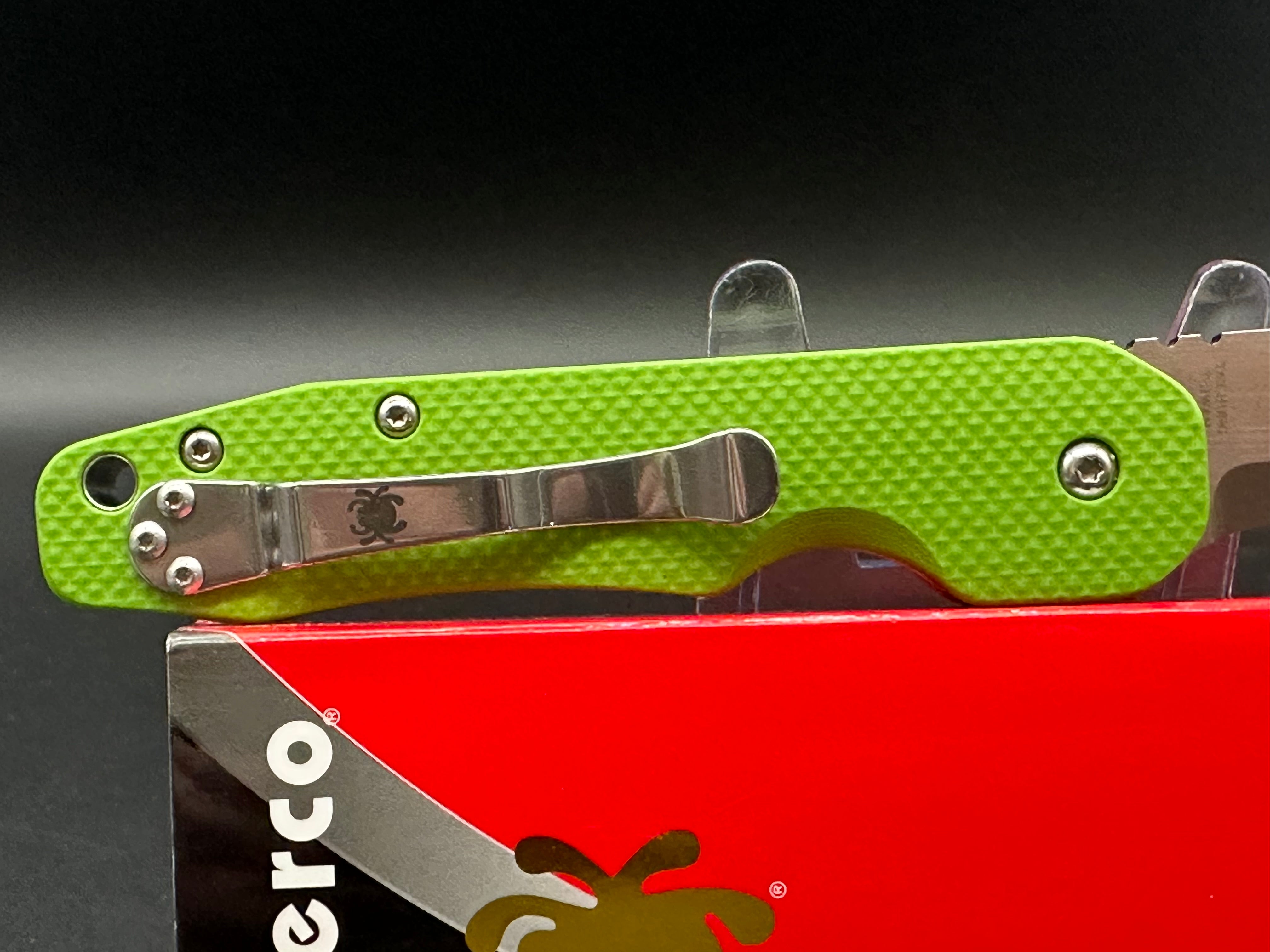 Spyderco SMOCK C240CFP Green scales also comes with cf scales