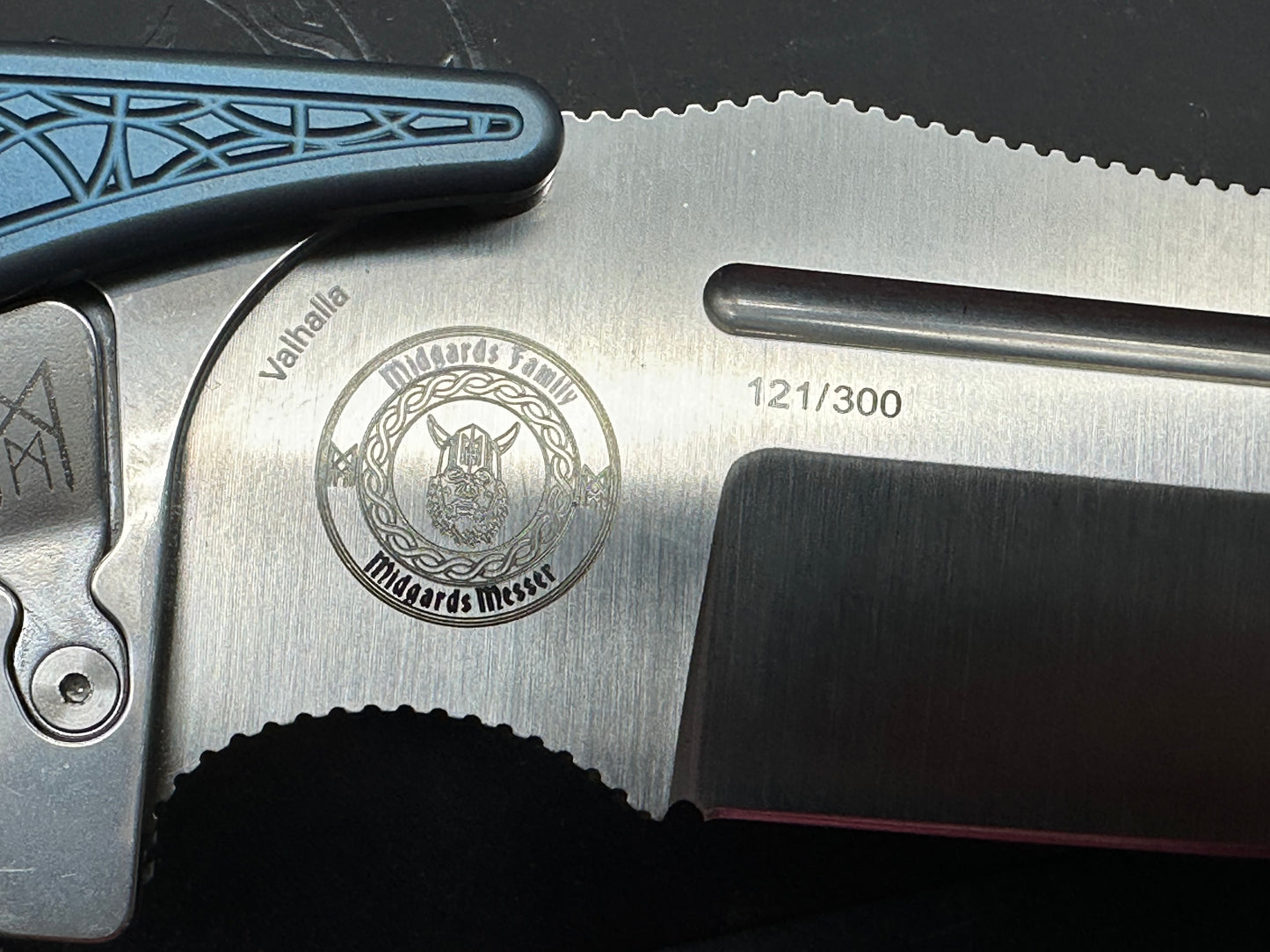 Midgards Messer-Valhalla Version 2 Blue titanium handle