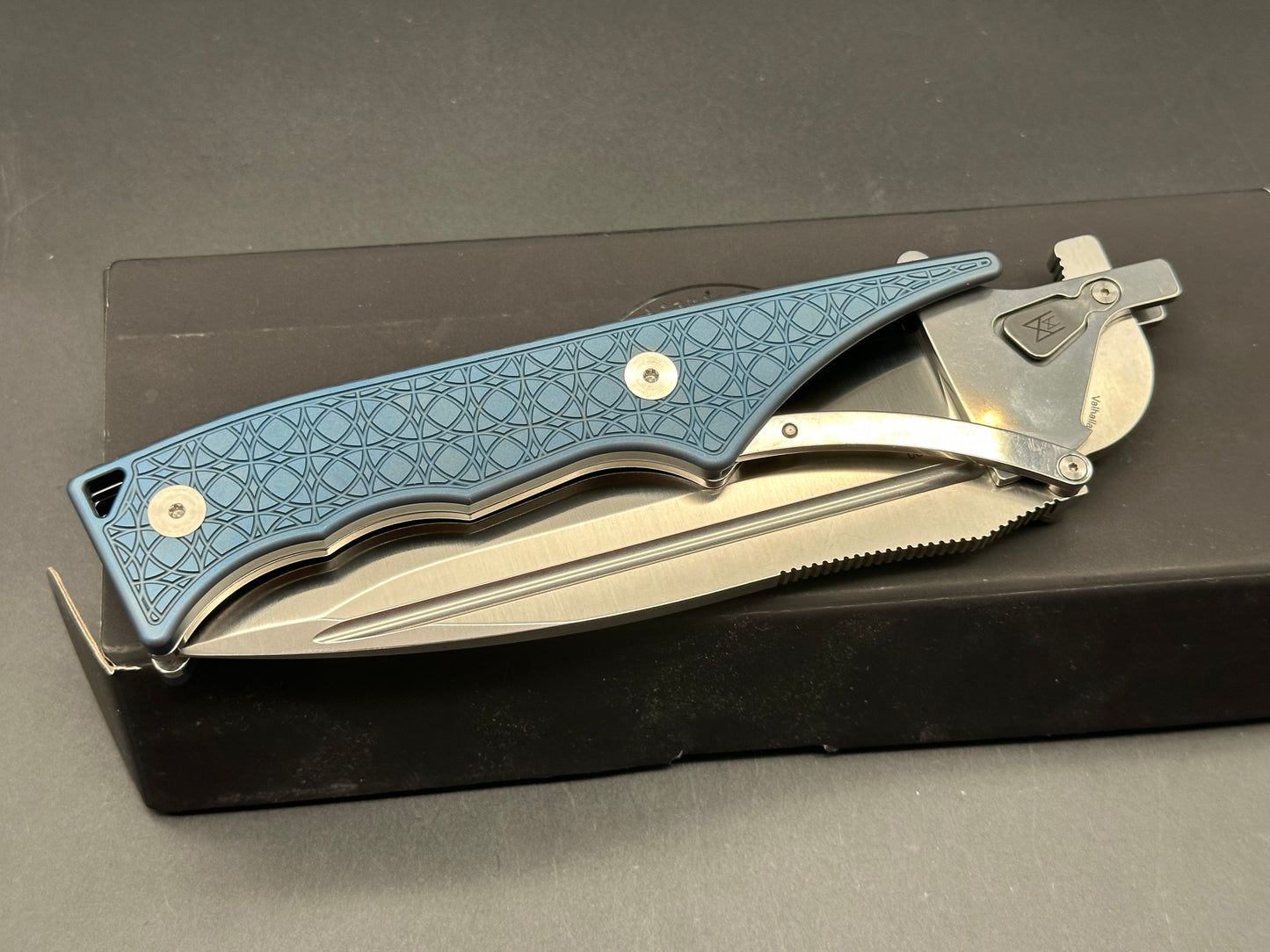 Midgards Messer-Valhalla Version 2 Blue titanium handle