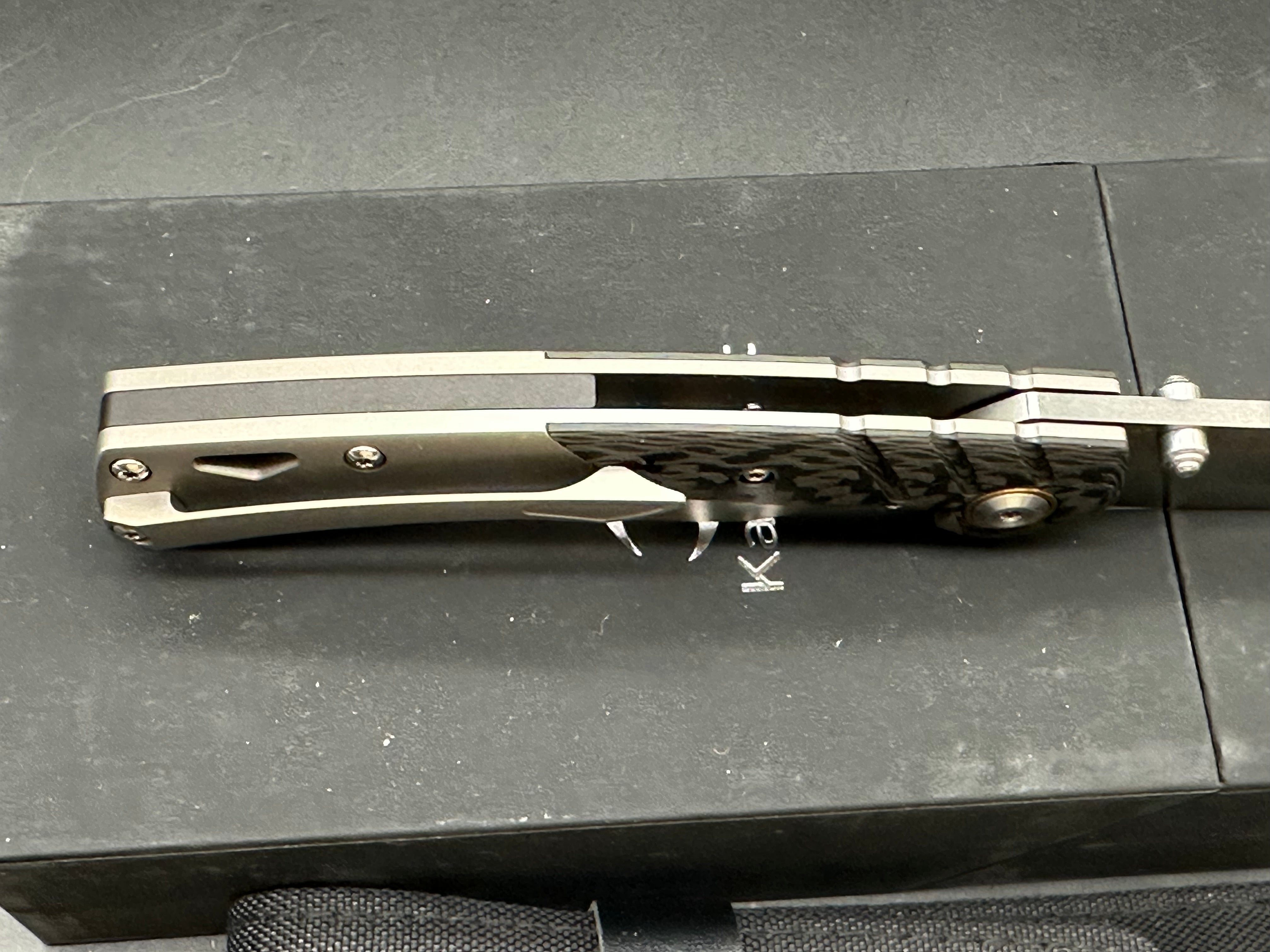 KANSEPT WEIM THUMB STUDS FOLDING KNIFE TWILL CARBON FIBER+TITANIUM HANDLE CPM S35VN BLADE