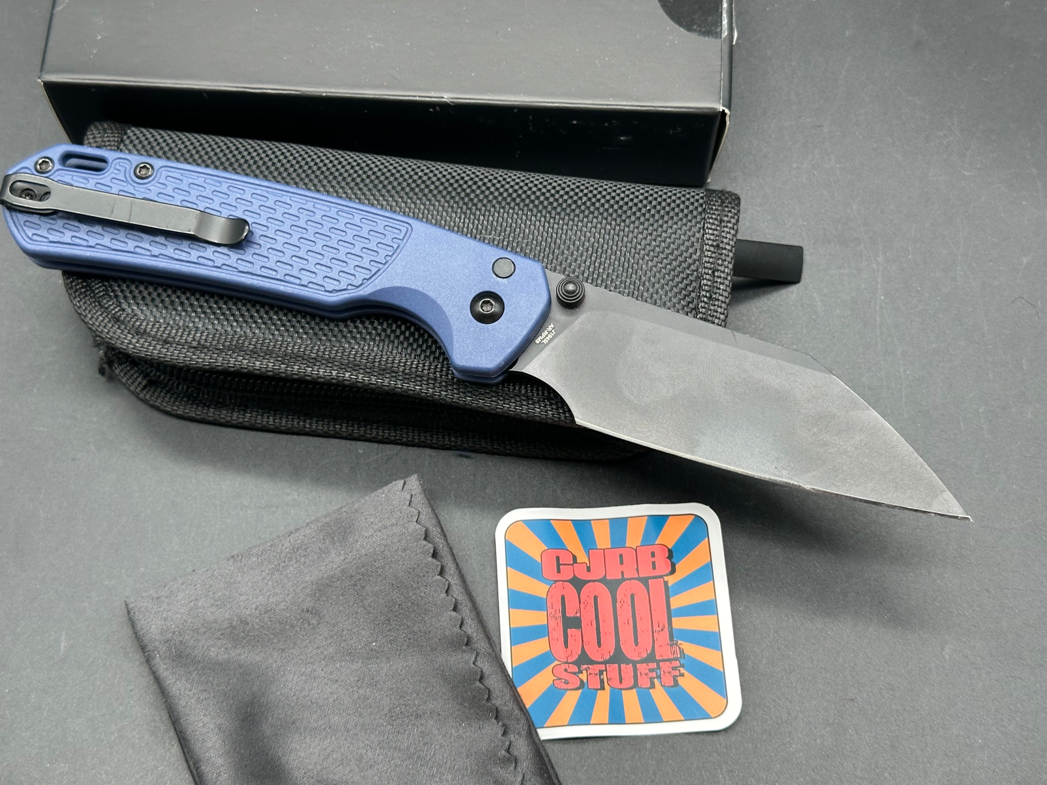 CJRB Pyrite-Light Button Lock Knife Blue FRN (3.3")
