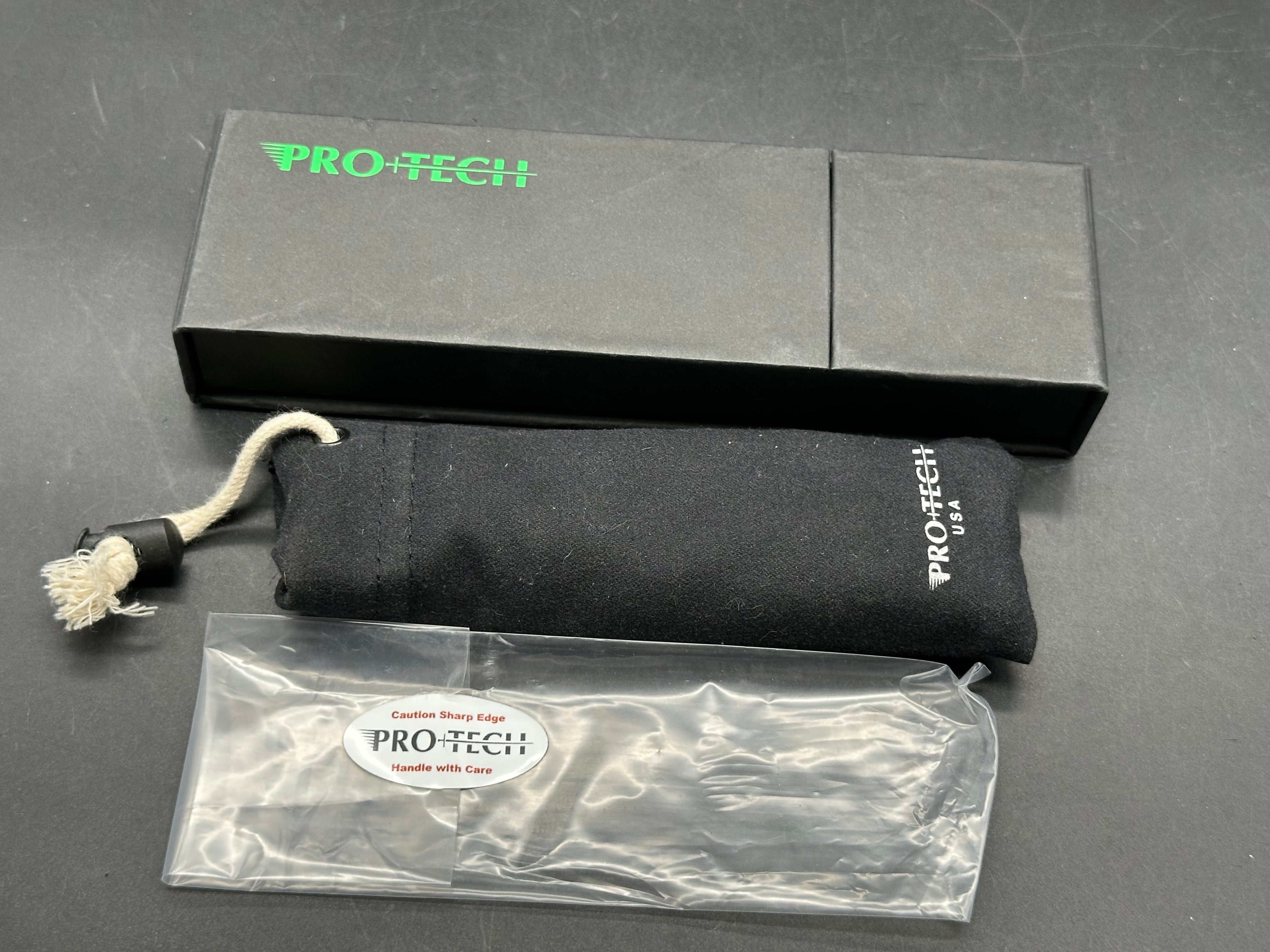 Protech Custom TR3 custom integrity, sapphire blade