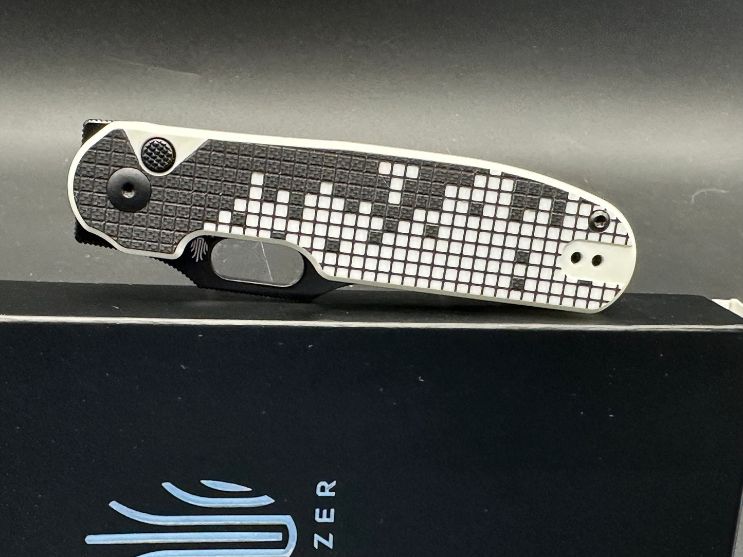 Kizer Cormorant Retro Gaming style