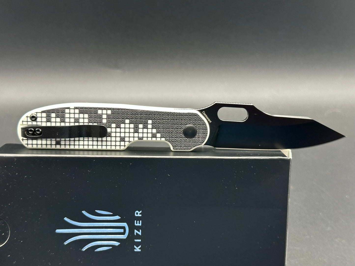 Kizer Cormorant Retro Gaming style