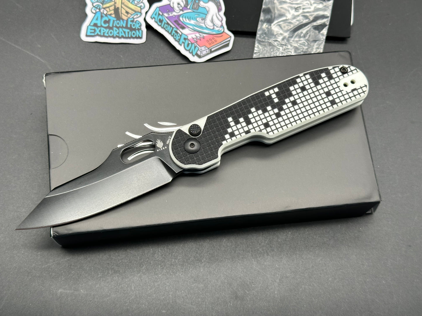 Kizer Cormorant Retro Gaming style