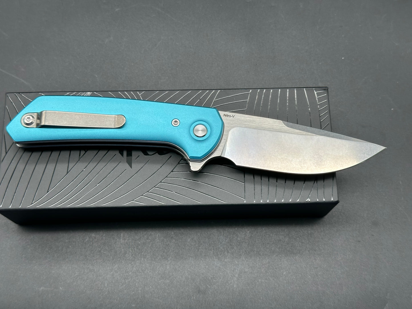 Reate PL-XF blue aluminum handle w/Nitro V blade