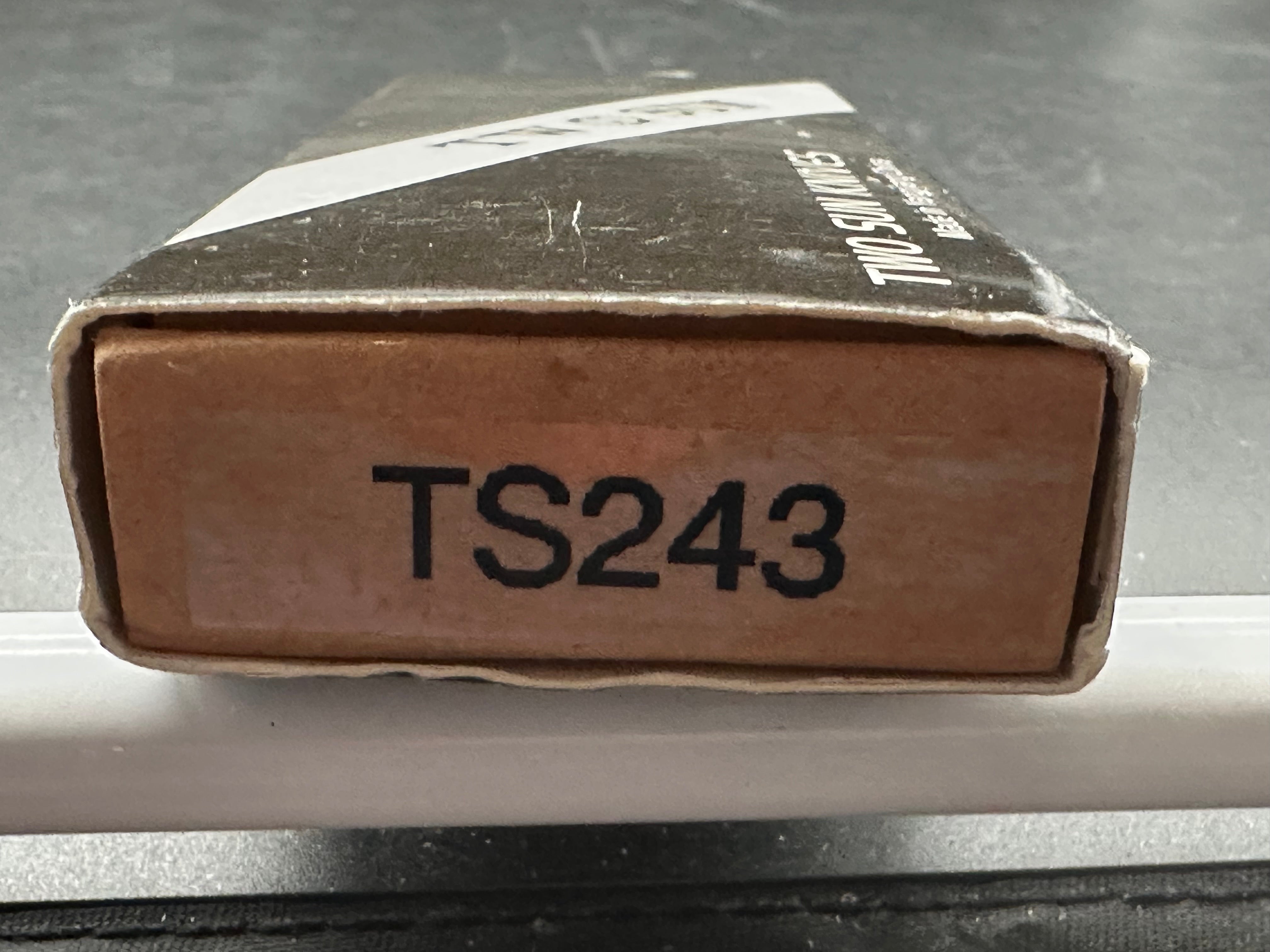 TWOSUN FOLDING KNIFE BLACK TITANIUM CARBON FIBER HANDLE 14C28N PLAIN EDGE TS243