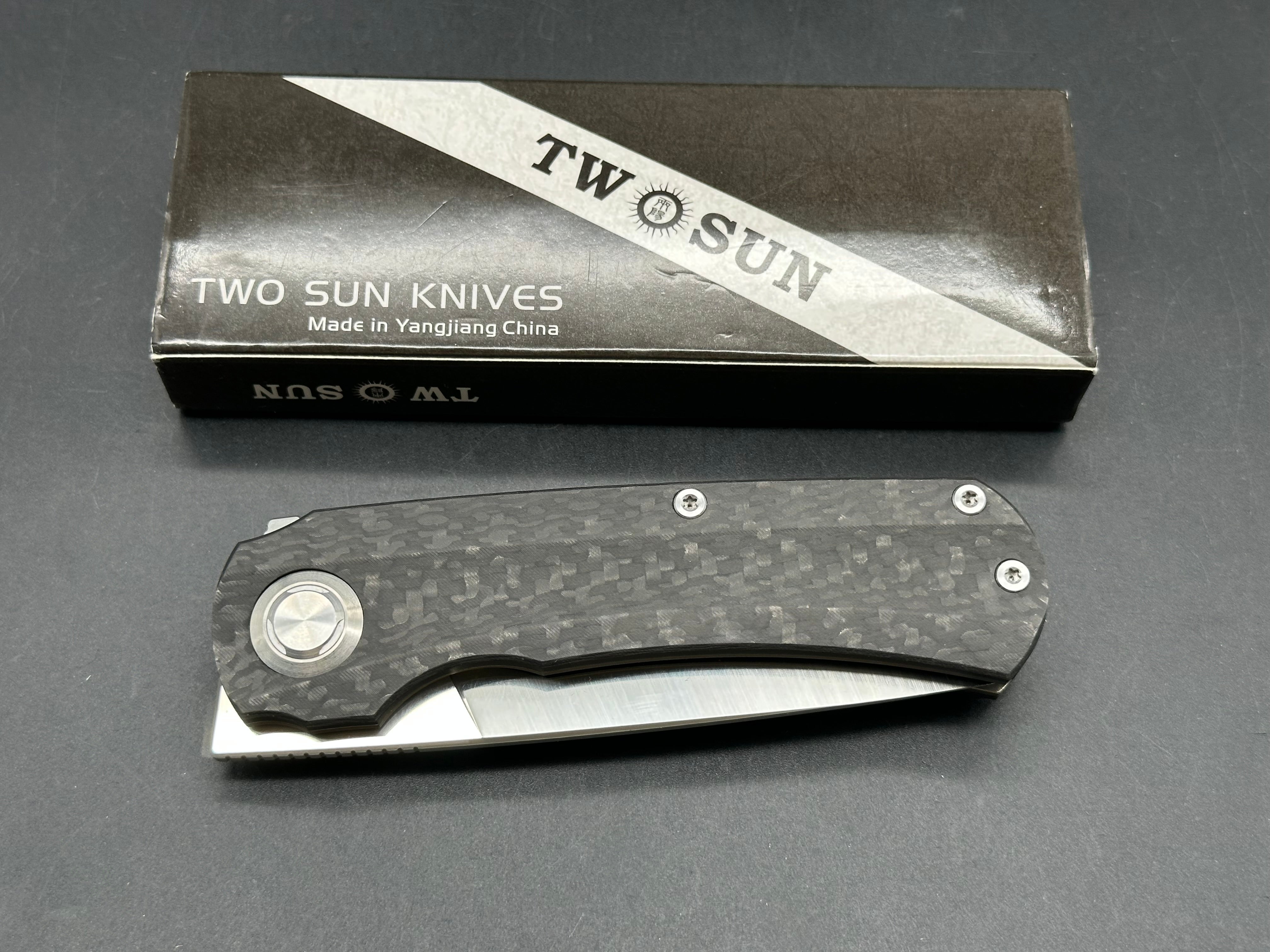TWOSUN FOLDING KNIFE BLACK TITANIUM CARBON FIBER HANDLE 14C28N PLAIN EDGE TS243