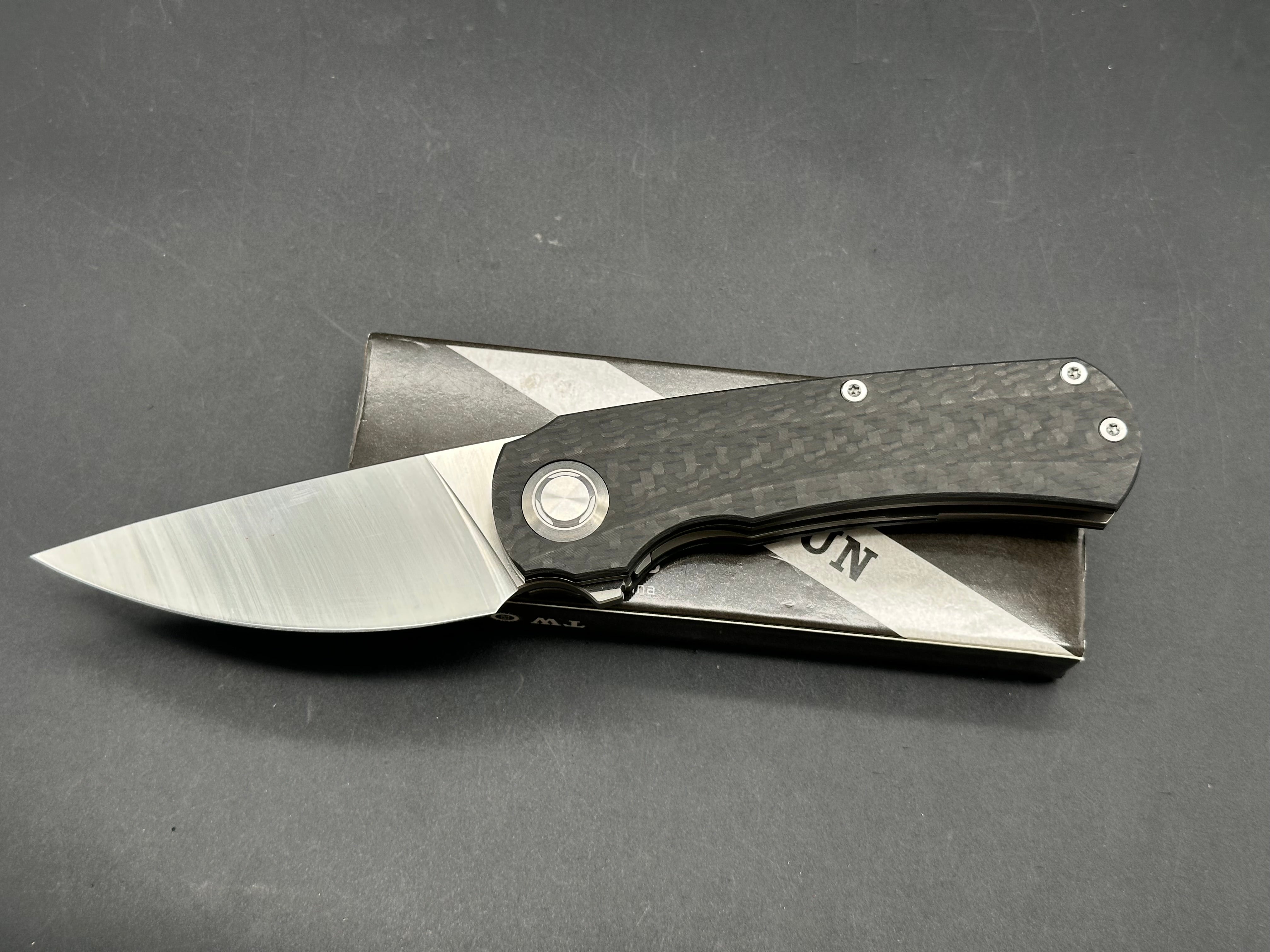 TWOSUN FOLDING KNIFE BLACK TITANIUM CARBON FIBER HANDLE 14C28N PLAIN EDGE TS243