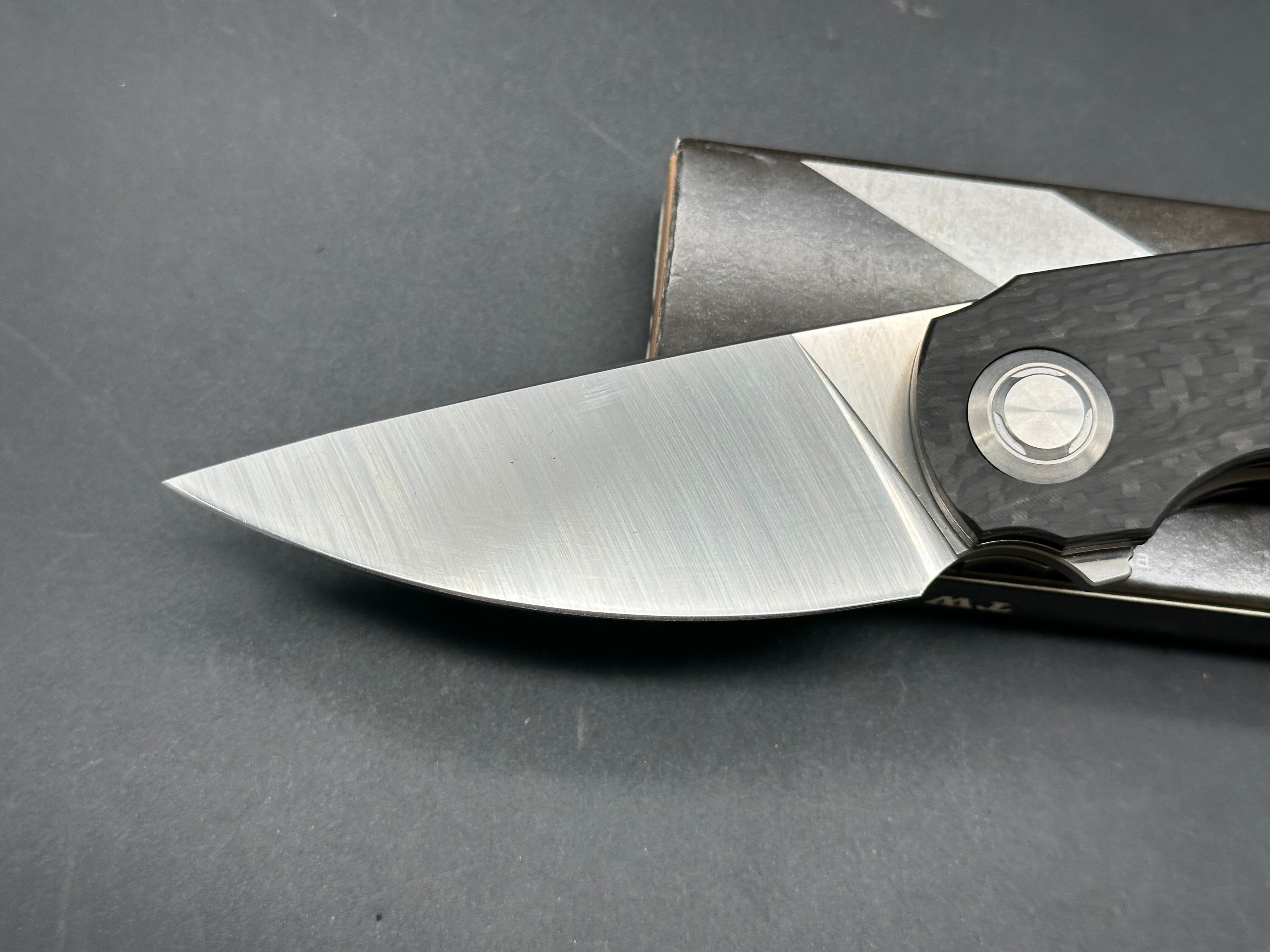 TWOSUN FOLDING KNIFE BLACK TITANIUM CARBON FIBER HANDLE 14C28N PLAIN EDGE TS243