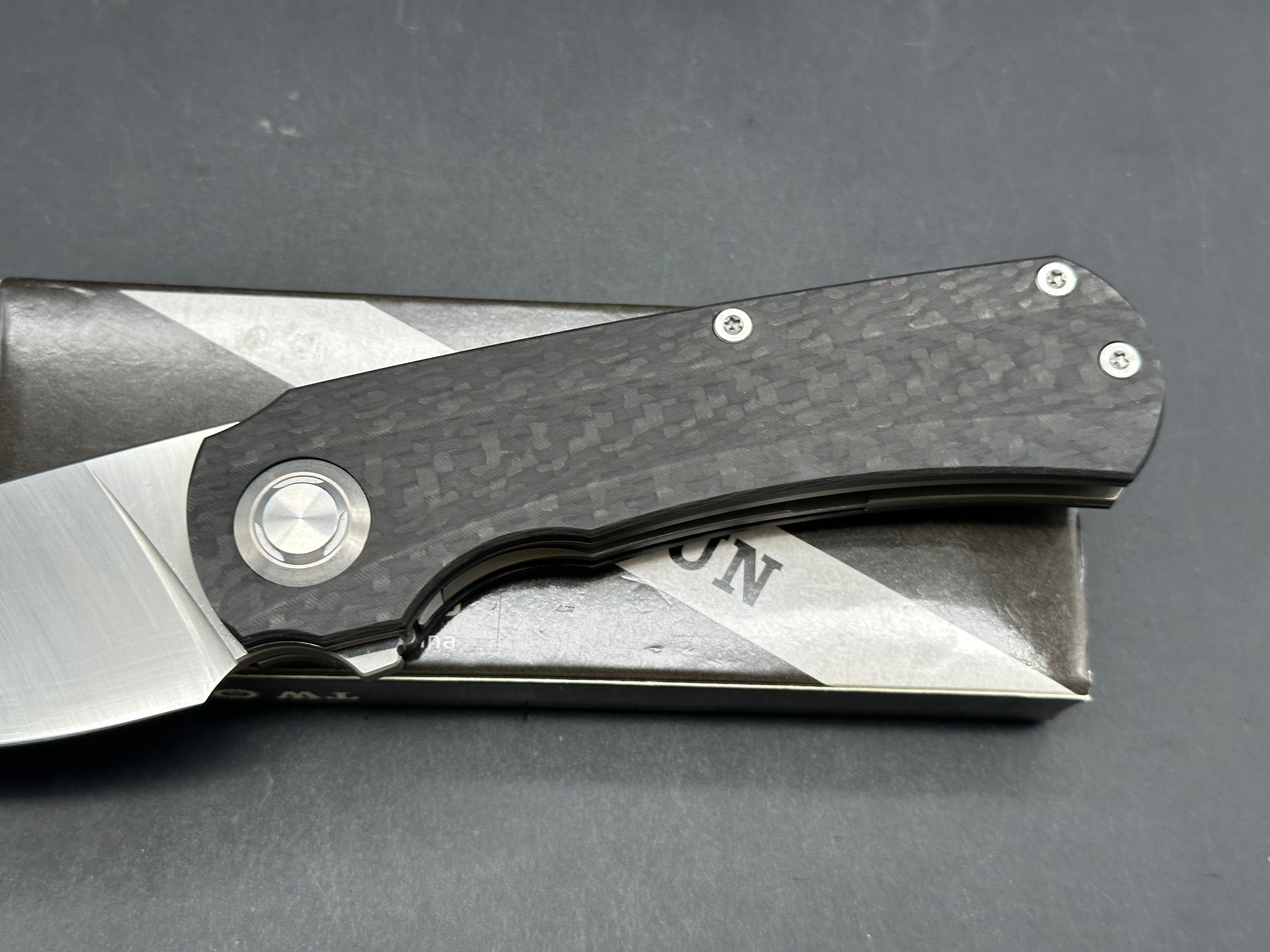 TWOSUN FOLDING KNIFE BLACK TITANIUM CARBON FIBER HANDLE 14C28N PLAIN EDGE TS243