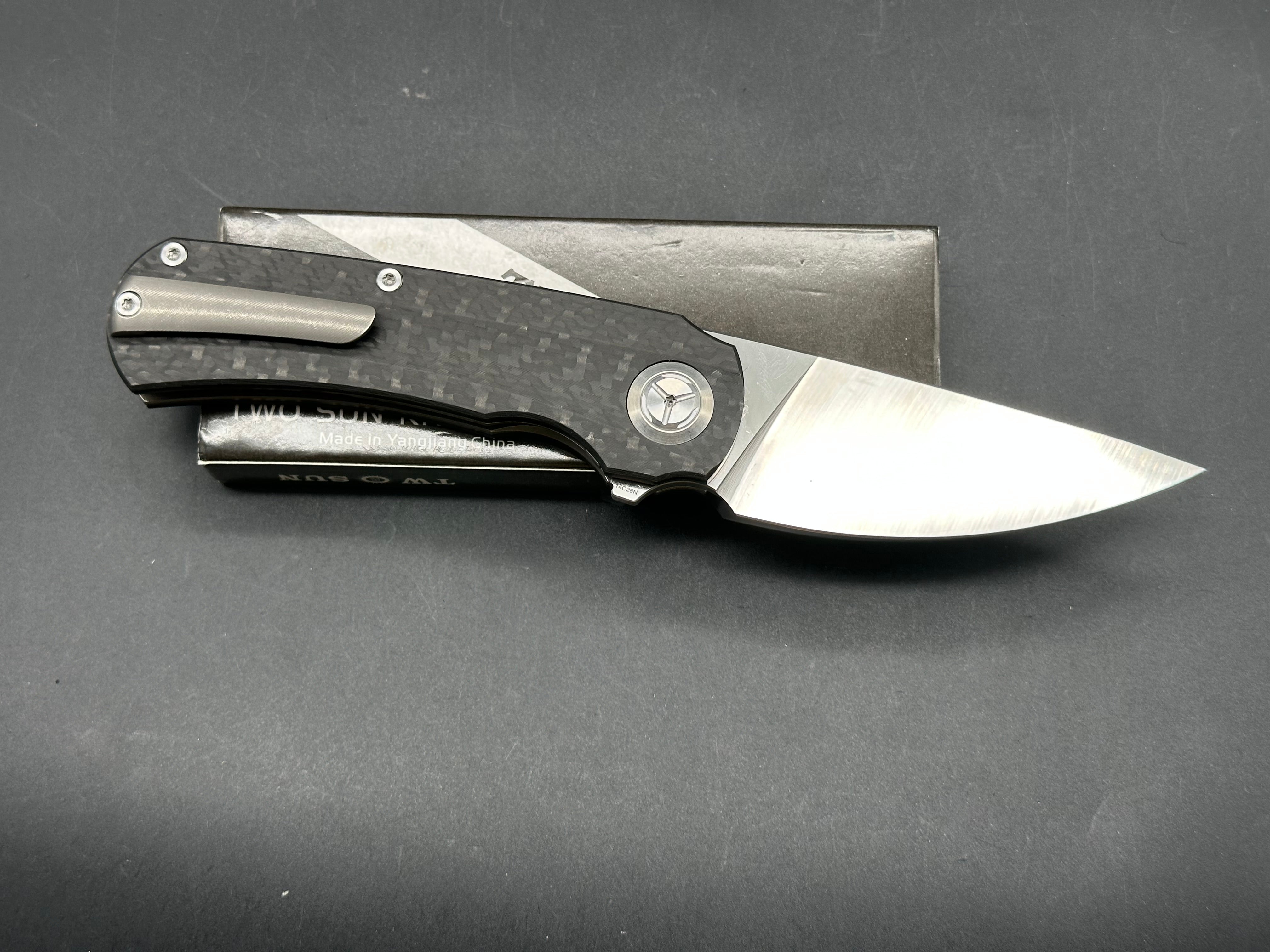 TWOSUN FOLDING KNIFE BLACK TITANIUM CARBON FIBER HANDLE 14C28N PLAIN EDGE TS243