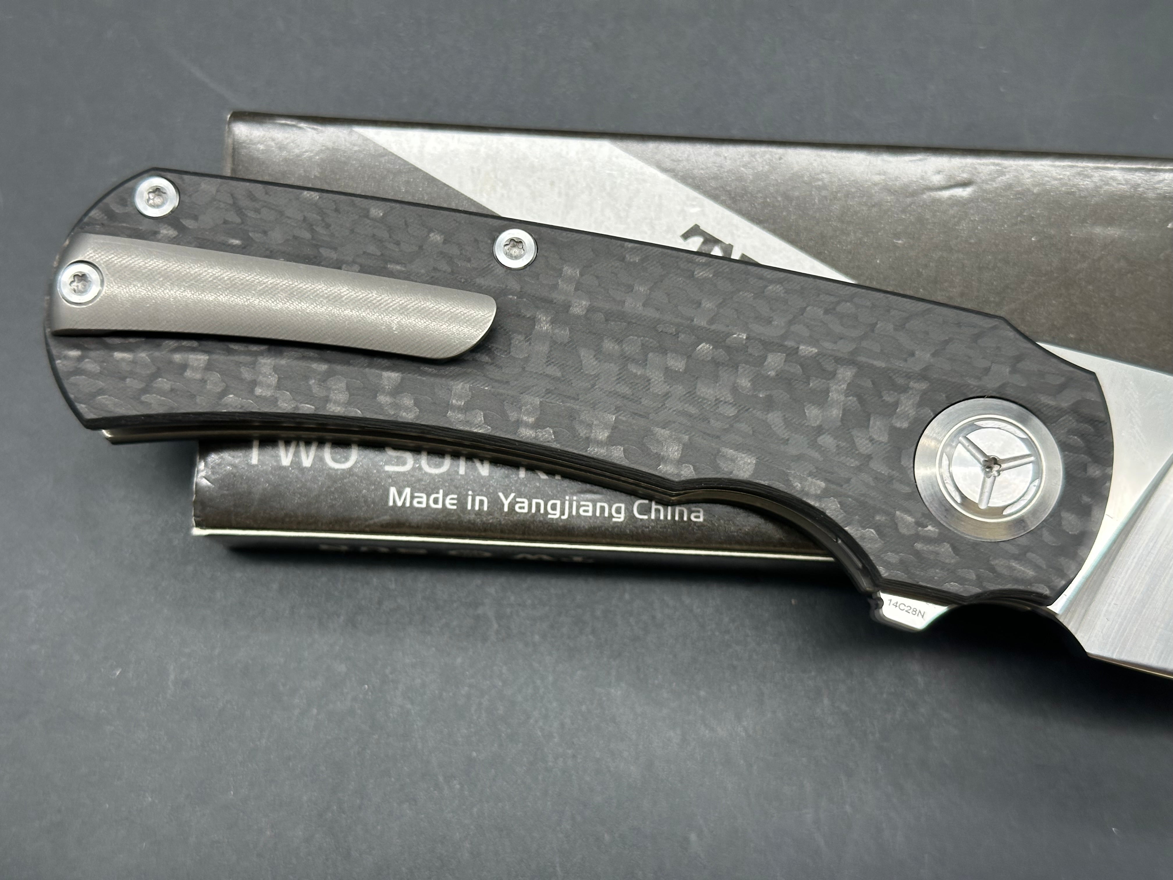 TWOSUN FOLDING KNIFE BLACK TITANIUM CARBON FIBER HANDLE 14C28N PLAIN EDGE TS243