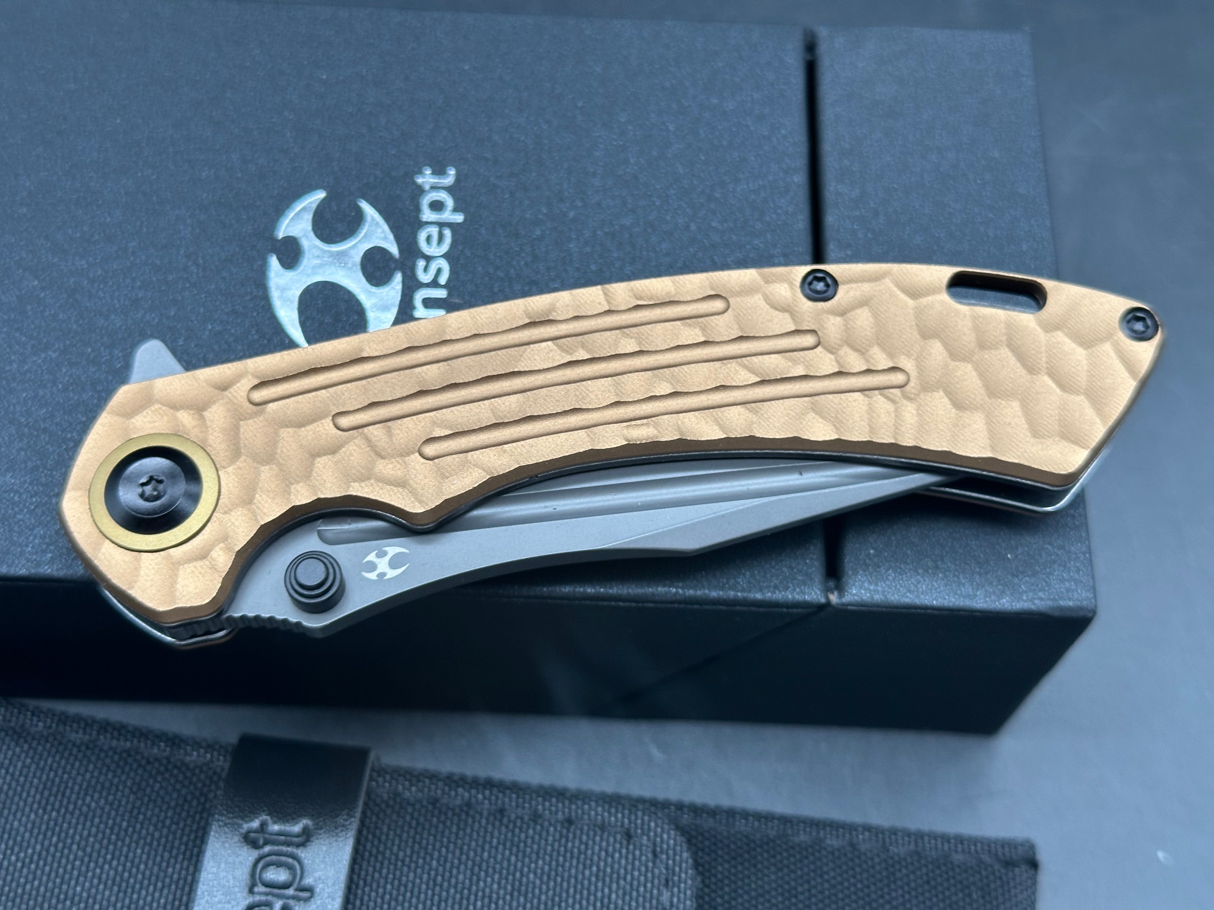 KANSEPT PRETATOUT GOLDEN ALUMINUM WITH ROCK TEXTURE 3.56" CPM S35VN BLADE