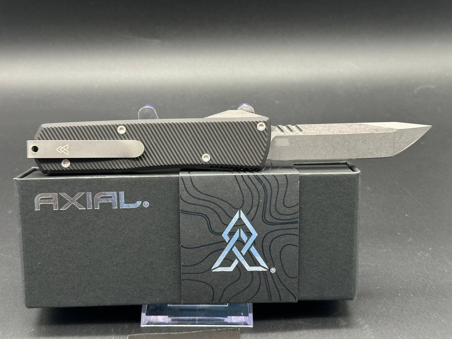 Axial Shift 3.0 OTF 3.2"/Black Aluminum Frame Purple Fat Carbon Inlay/Tanto/Stonewash Magnacut