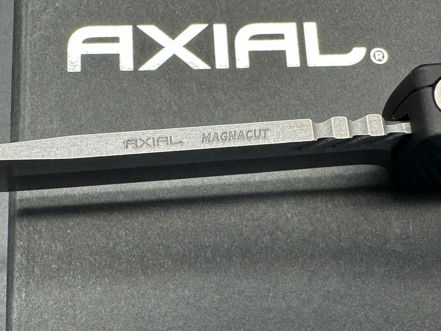 Axial Shift 3.0 OTF 3.2"/Black Aluminum Frame Purple Fat Carbon Inlay/Tanto/Stonewash Magnacut