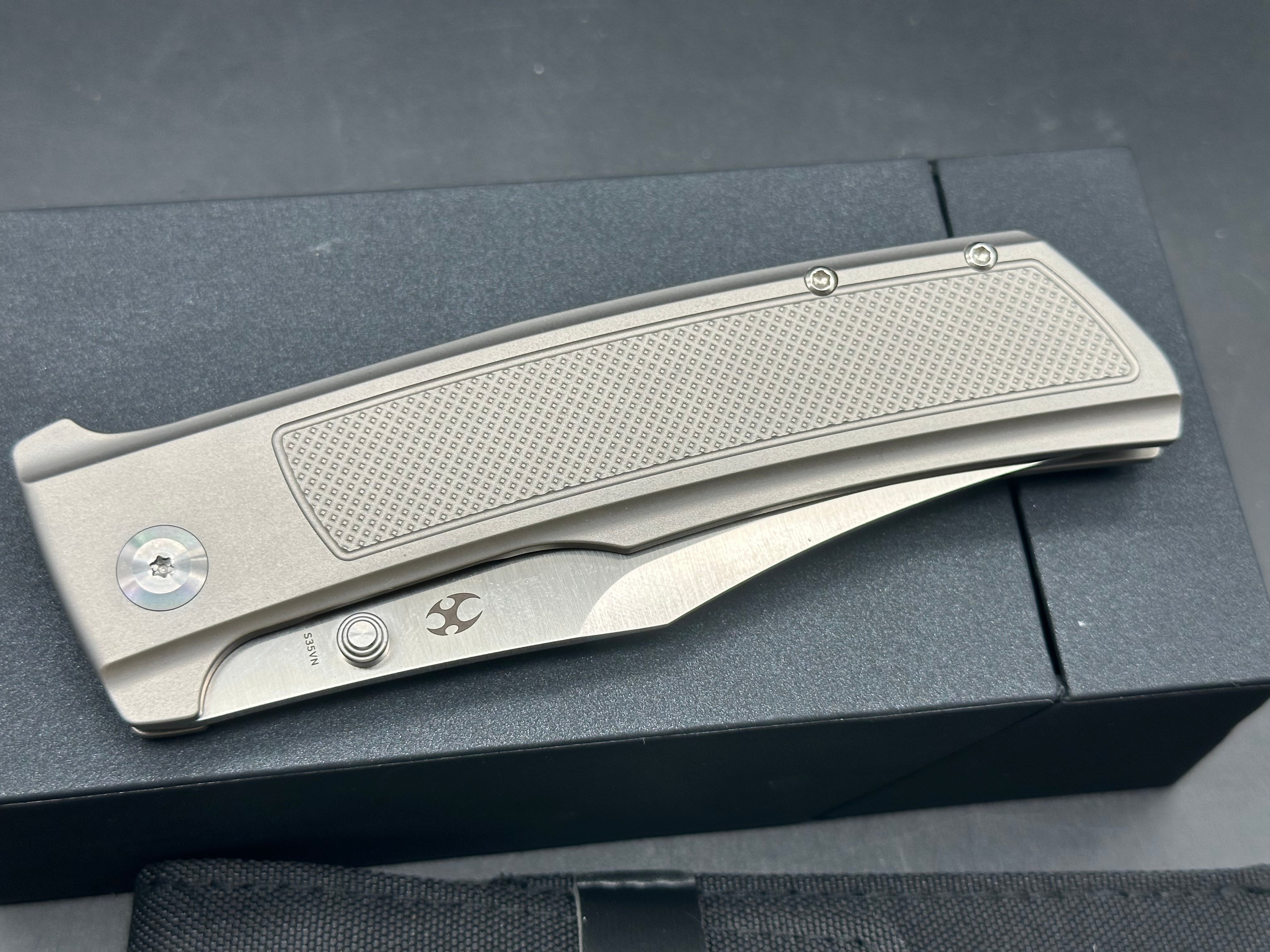 KANSEPT BISON FOLDING KNIFE GRAY TITANIUM HANDLE S35VN PLAIN EDGE