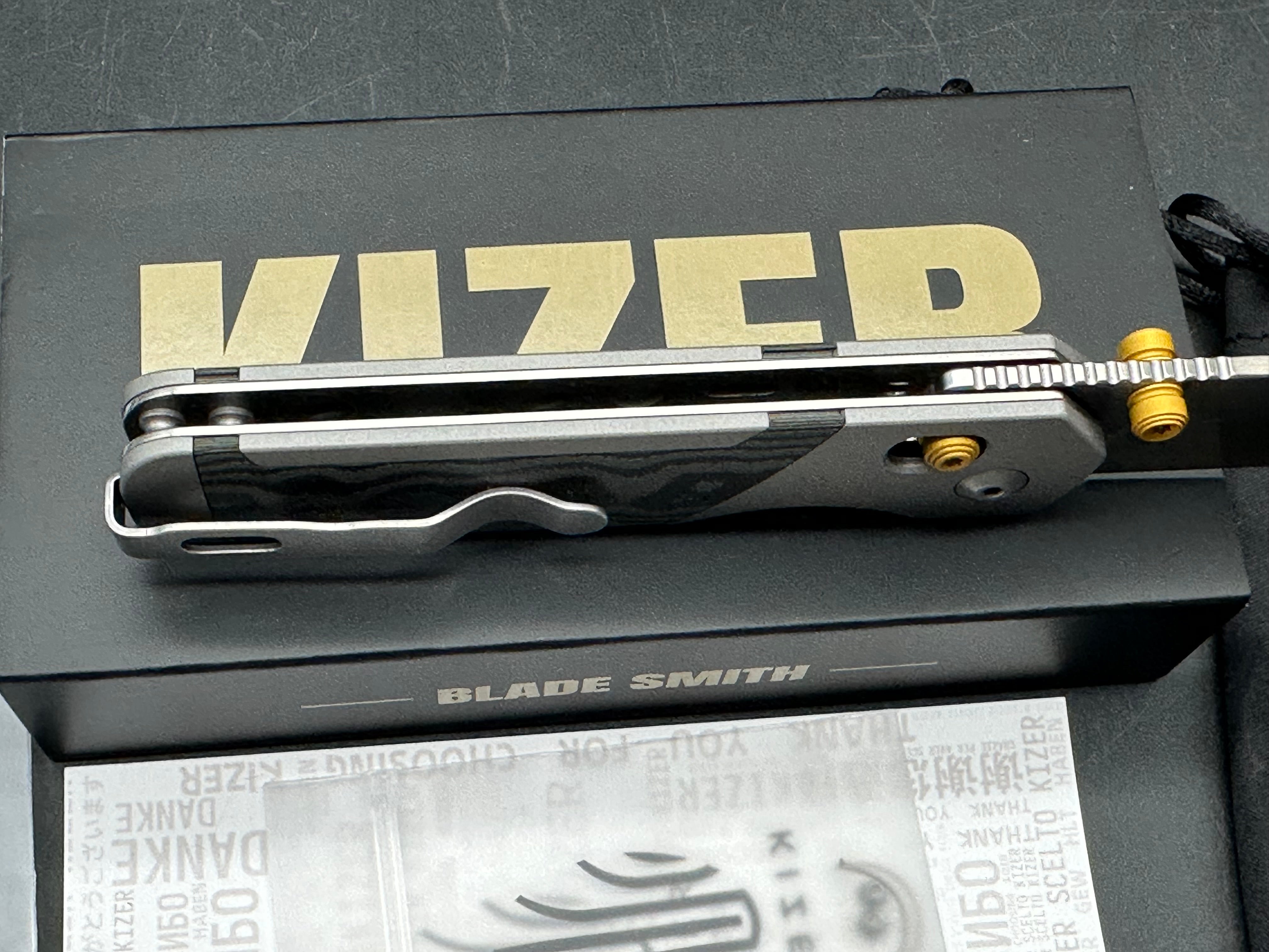 KIZER MILITAW 315 ALUMINUM/SHIPWRECK CAMOCARBON HANDLE ELMAX DROP POINT PLAIN EDGE