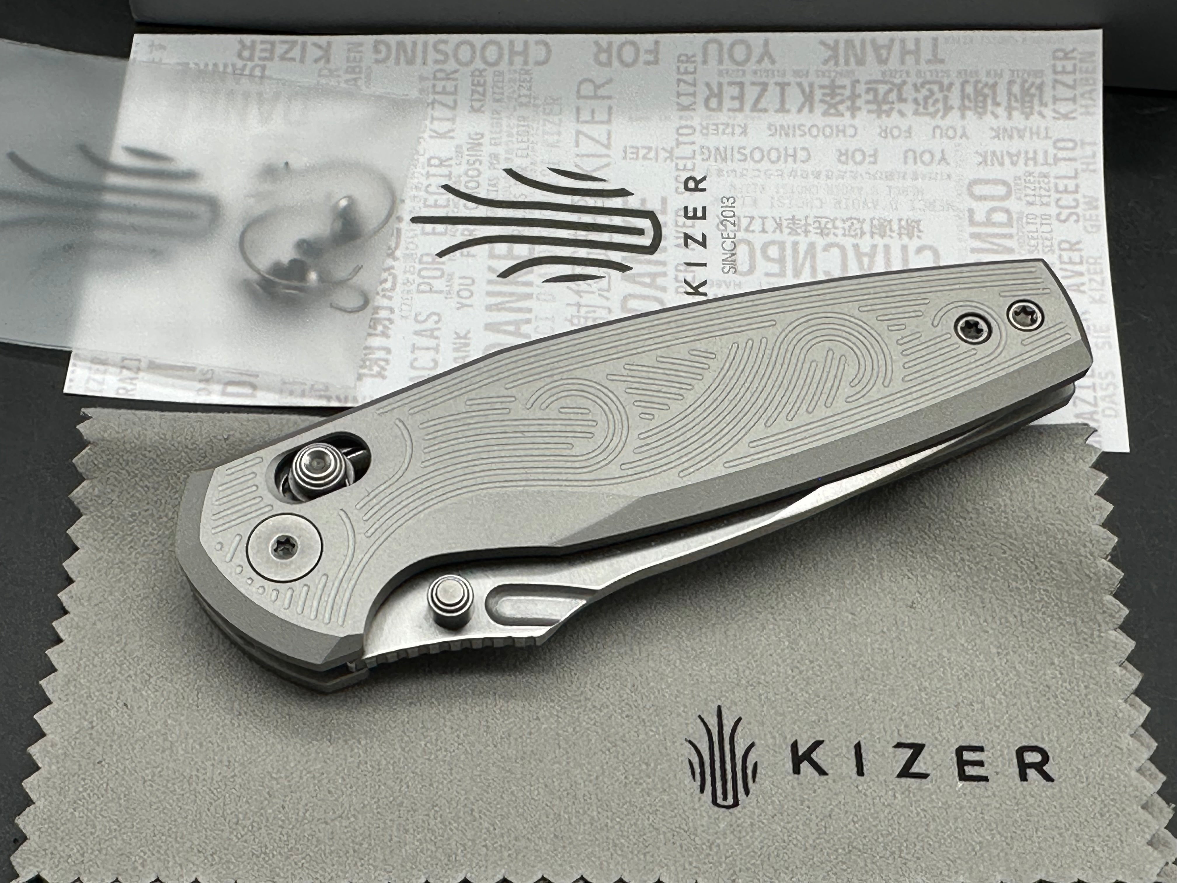 KIZER KHAMSIN FOLDING KNIFE SILVER ALUMINUM HANDLE NITRO-V DROP POINT PLAIN EDGE