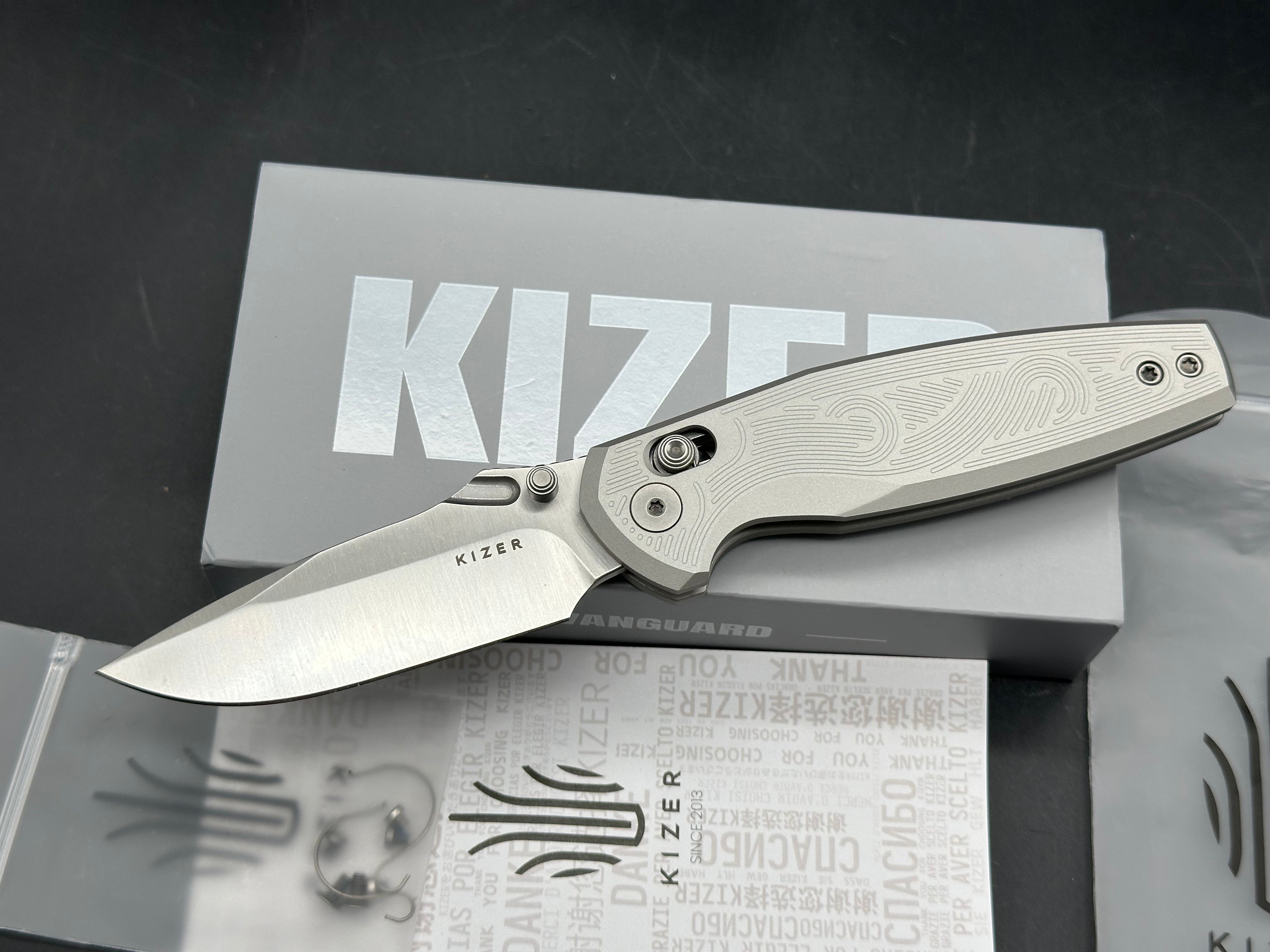 KIZER KHAMSIN FOLDING KNIFE SILVER ALUMINUM HANDLE NITRO-V DROP POINT PLAIN EDGE