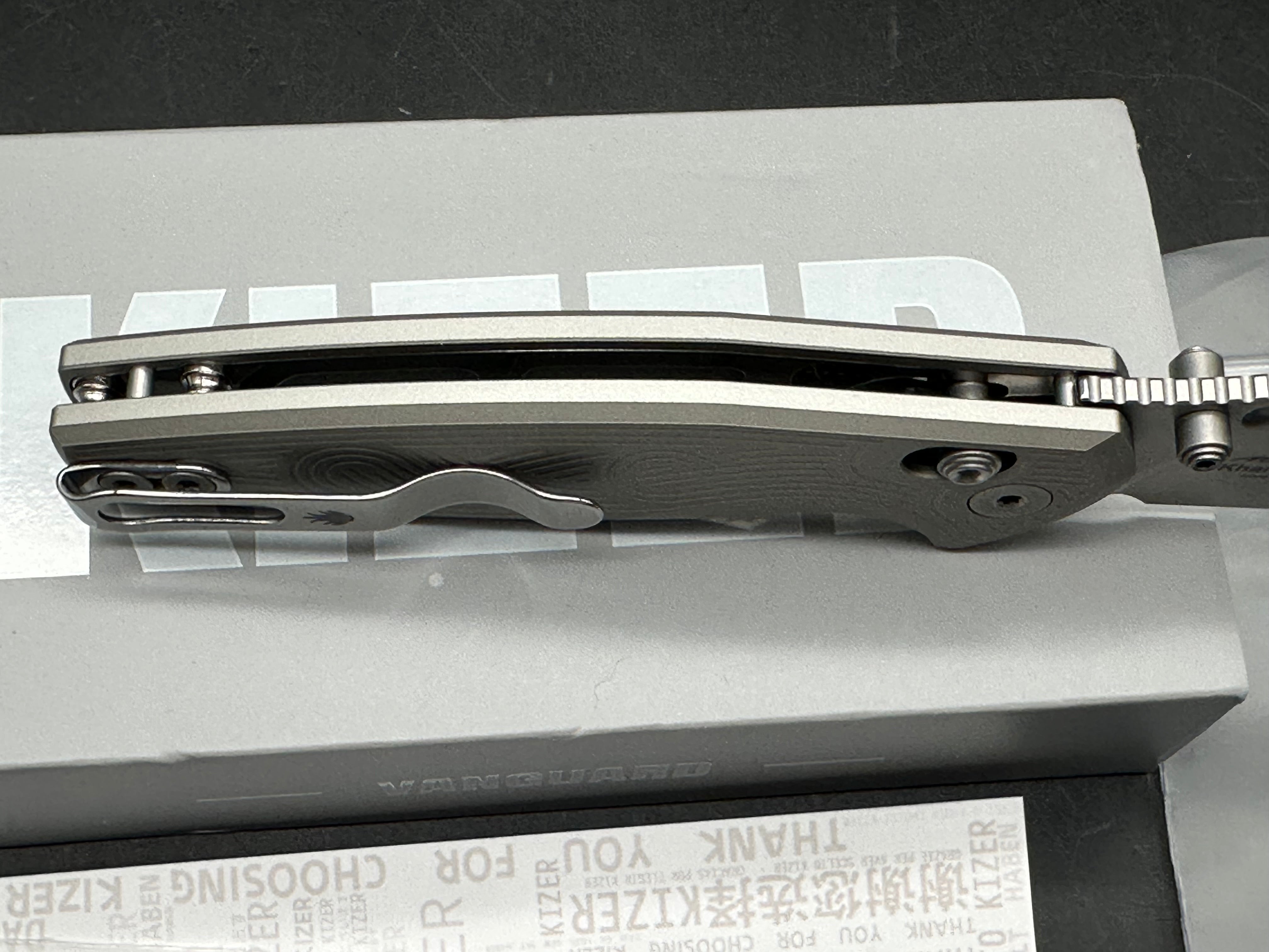 KIZER KHAMSIN FOLDING KNIFE SILVER ALUMINUM HANDLE NITRO-V DROP POINT PLAIN EDGE