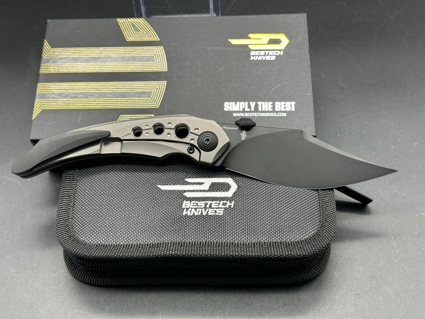 Bestech Kombou Razon/Grey Slotted Ti Handle/Upswept/Blackwash Magnacut