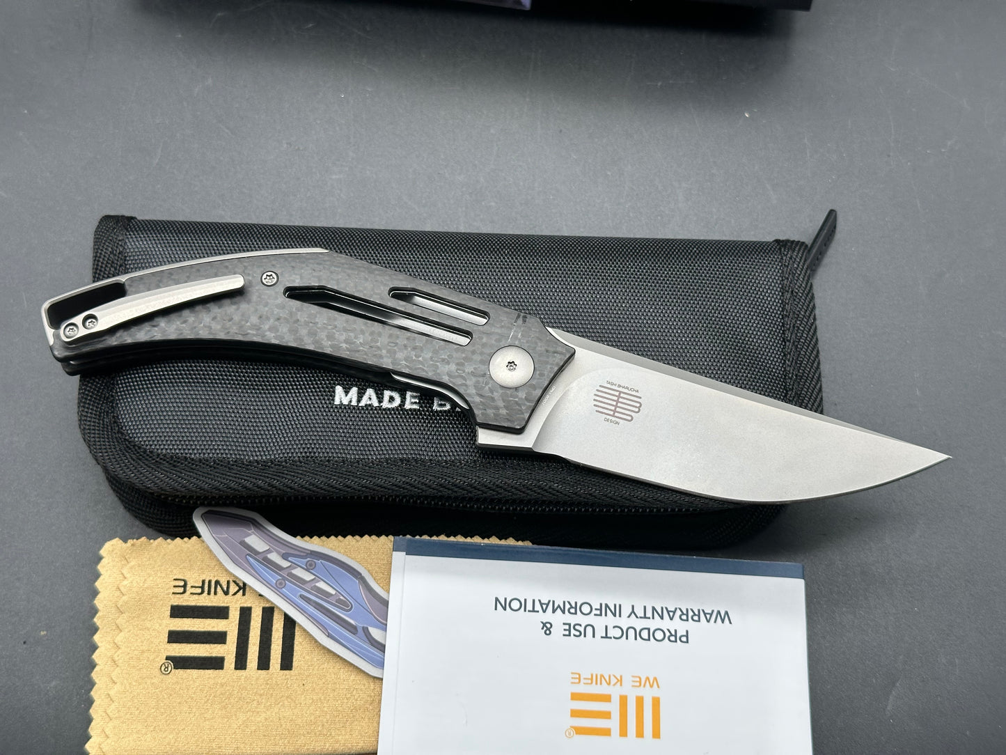 WE SPEEDLINER BLACK TWILL CARBON FIBER HANDLE 20CV DROP POINT PLAIN EDGE