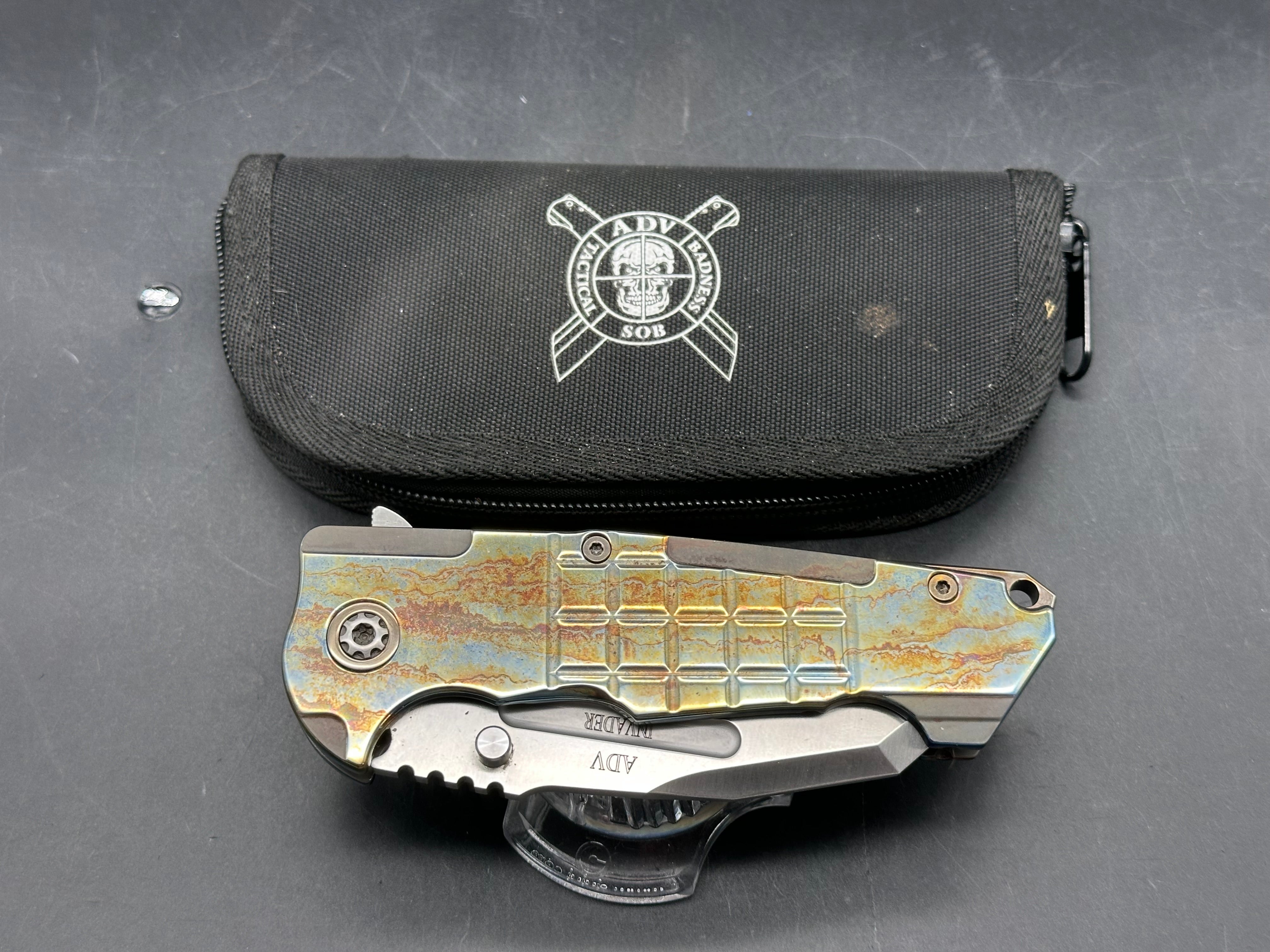 Andre De Villiers ADV Knives custom - Invader - acid rain finish with bronze anodising - one of one