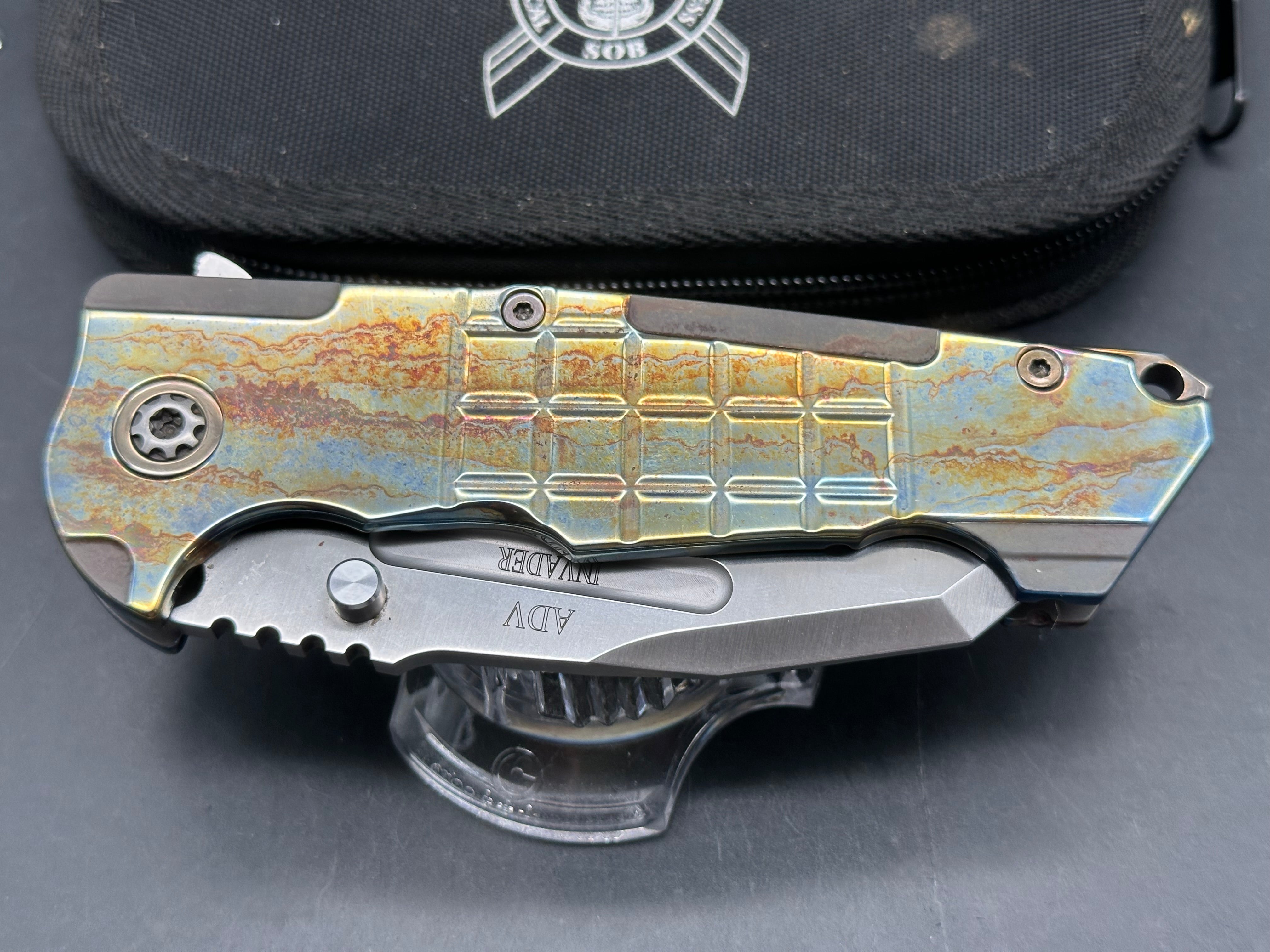 Andre De Villiers ADV Knives custom - Invader - acid rain finish with bronze anodising - one of one