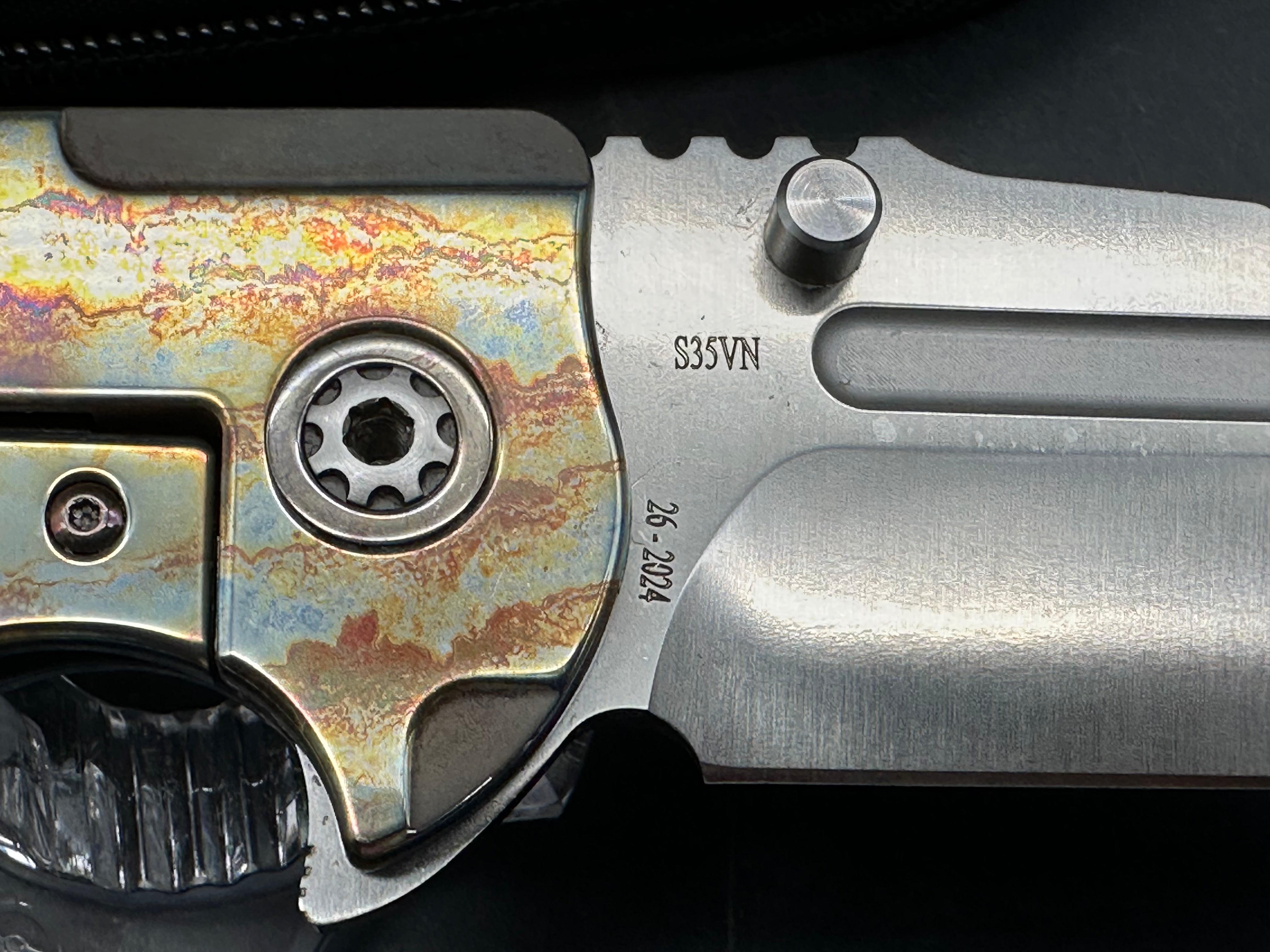 Andre De Villiers ADV Knives custom - Invader - acid rain finish with bronze anodising - one of one