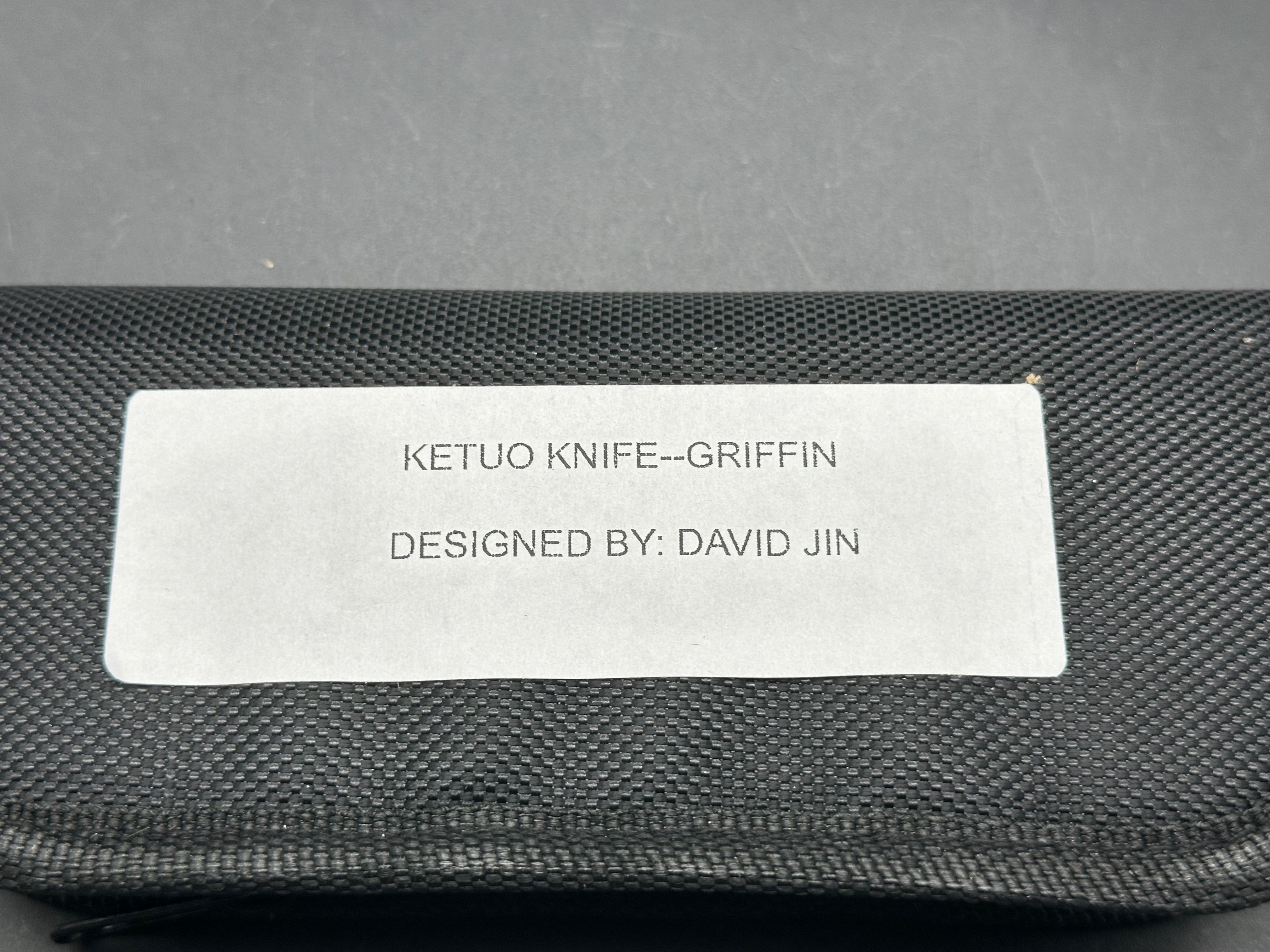 KETUO USA GRIFFIN (V1) LINER BUTTON LOCK TITANIUM/FORGED CARBON FIBER INLAY HANDLE M390