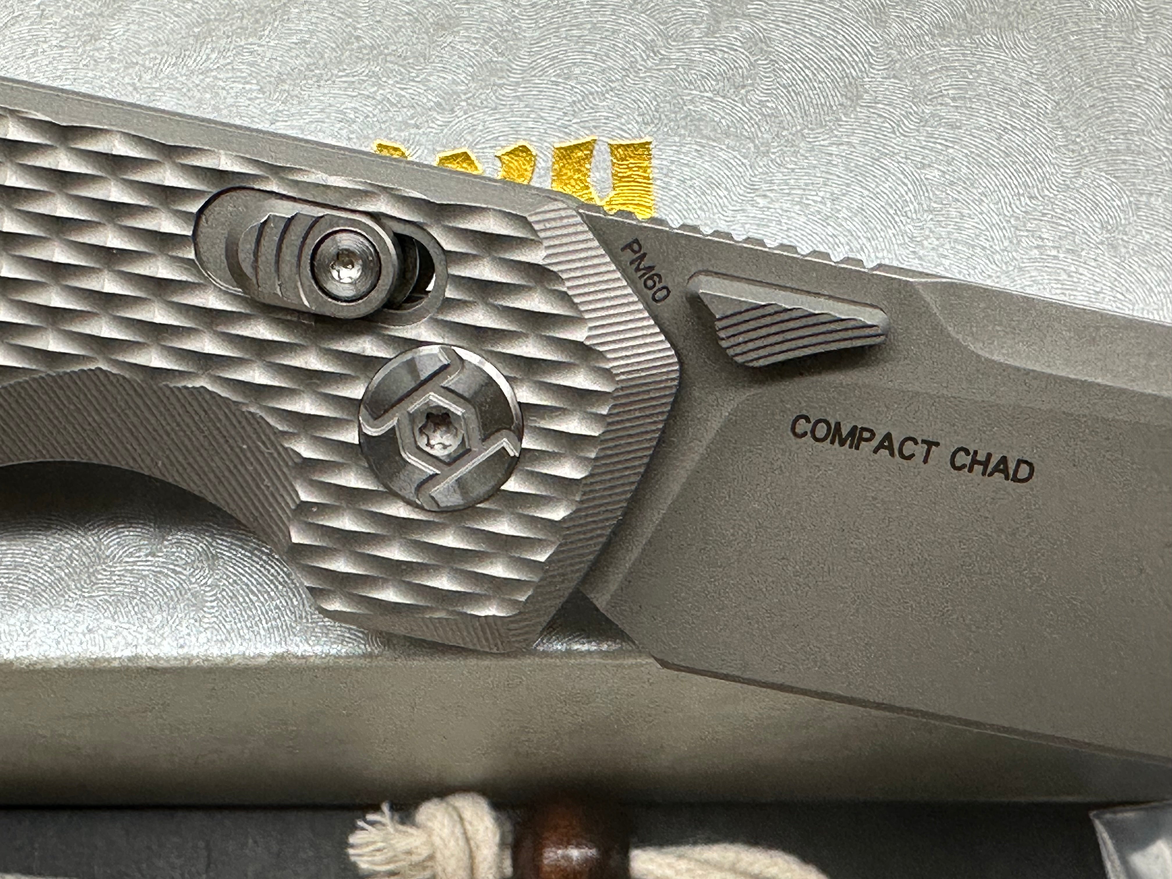 KUNWU COMPACT CHAD FOLDING KNIFE GREY TITANIUM HANDLE PM60 PLAIN EDGE STONEWASH