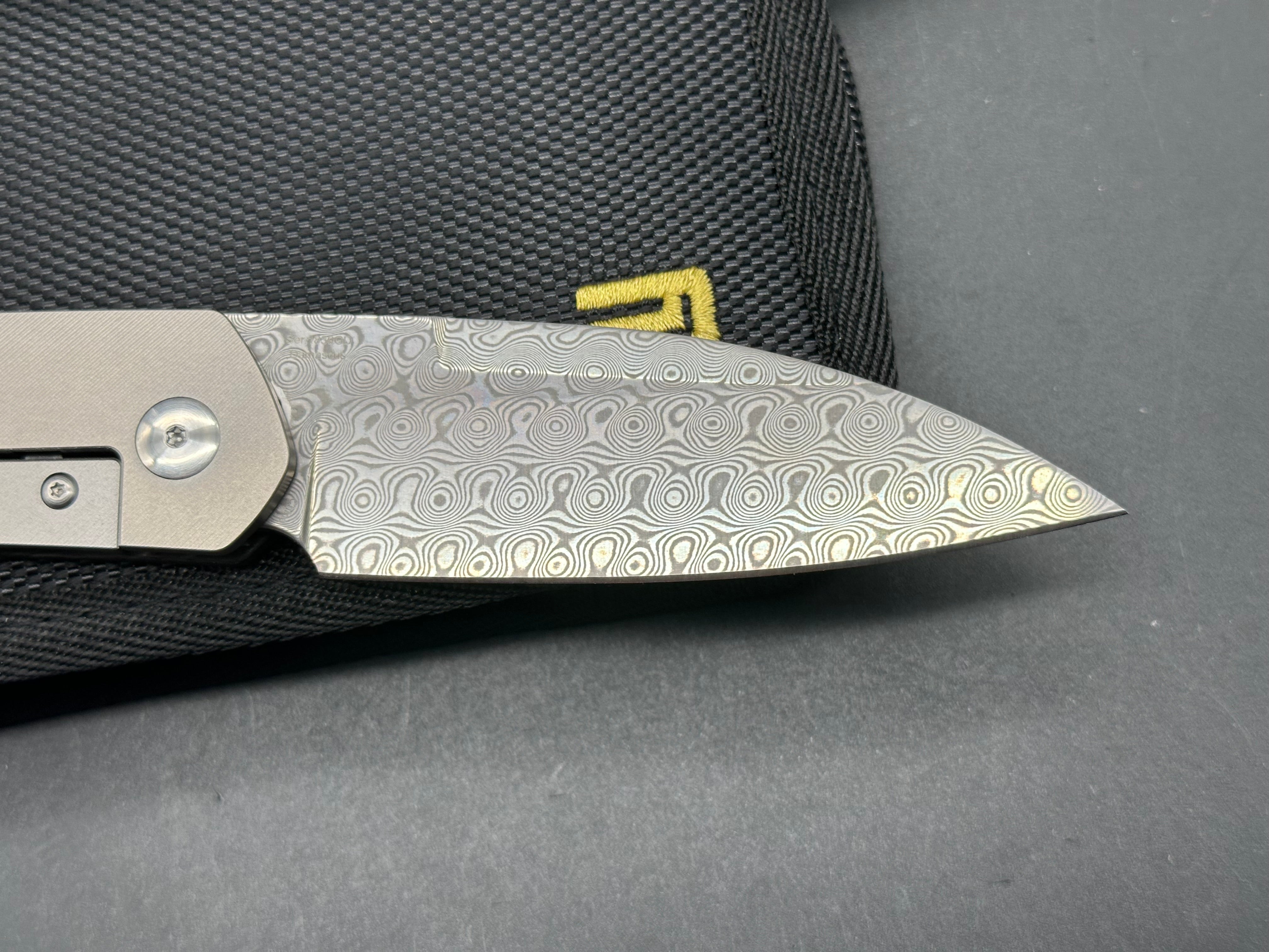 Artisan Cutlery Centauri Frame Lock knife Carbon Fiber (3.5 Damascus)