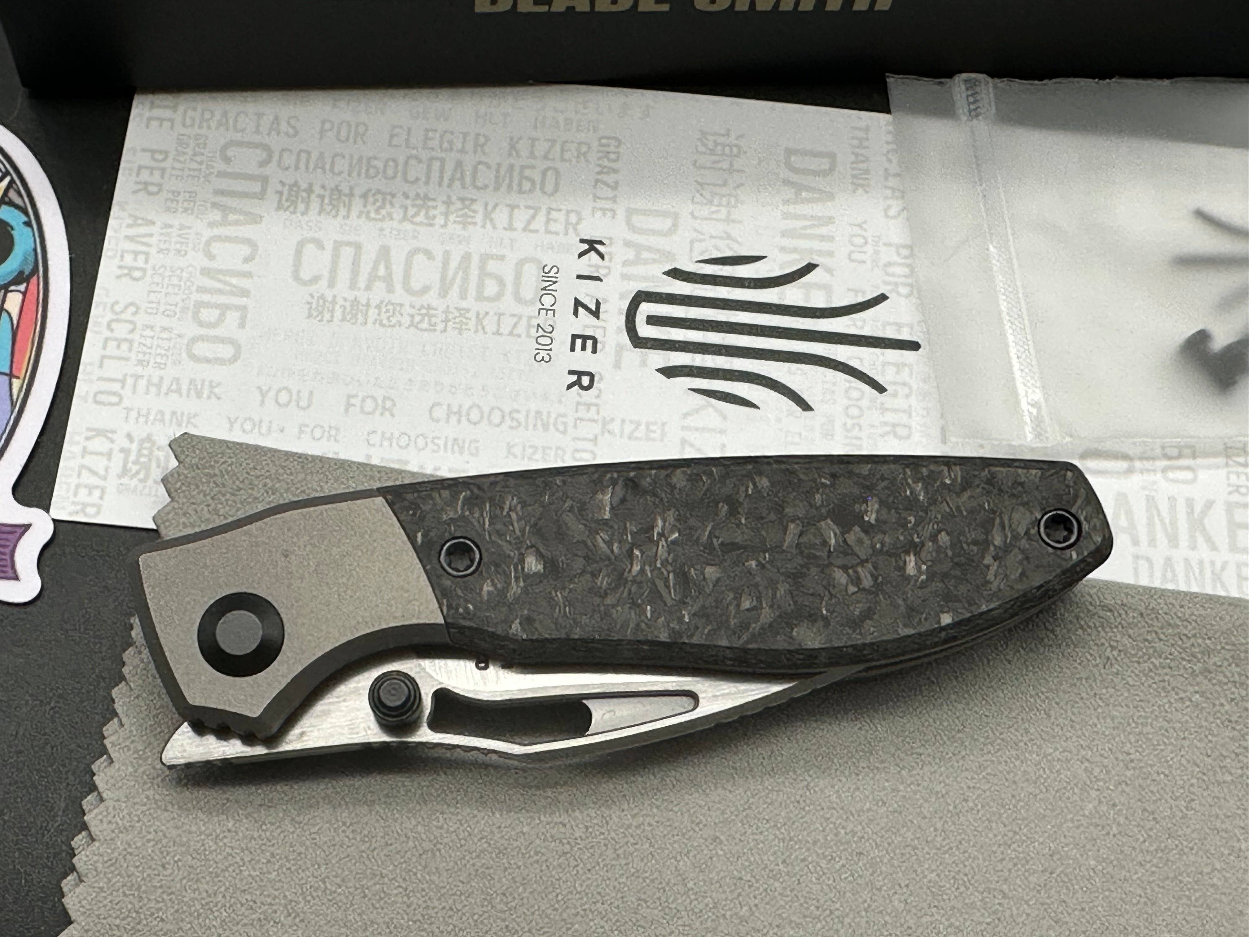 Kizer SHRIKE | S45VN | TITANIUM & CARBON FIBER | FRONT FLIPPER