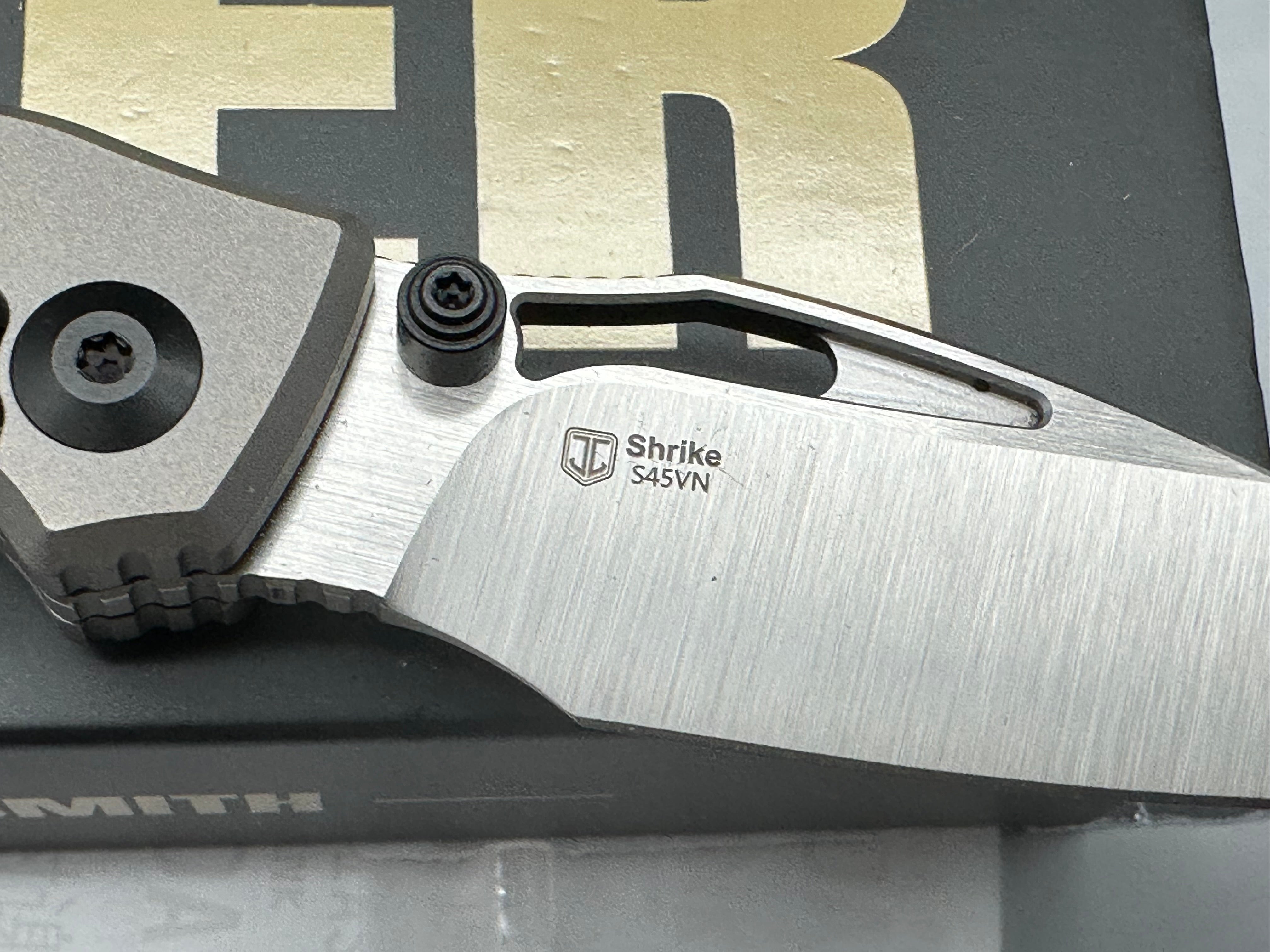 Kizer SHRIKE | S45VN | TITANIUM & CARBON FIBER | FRONT FLIPPER