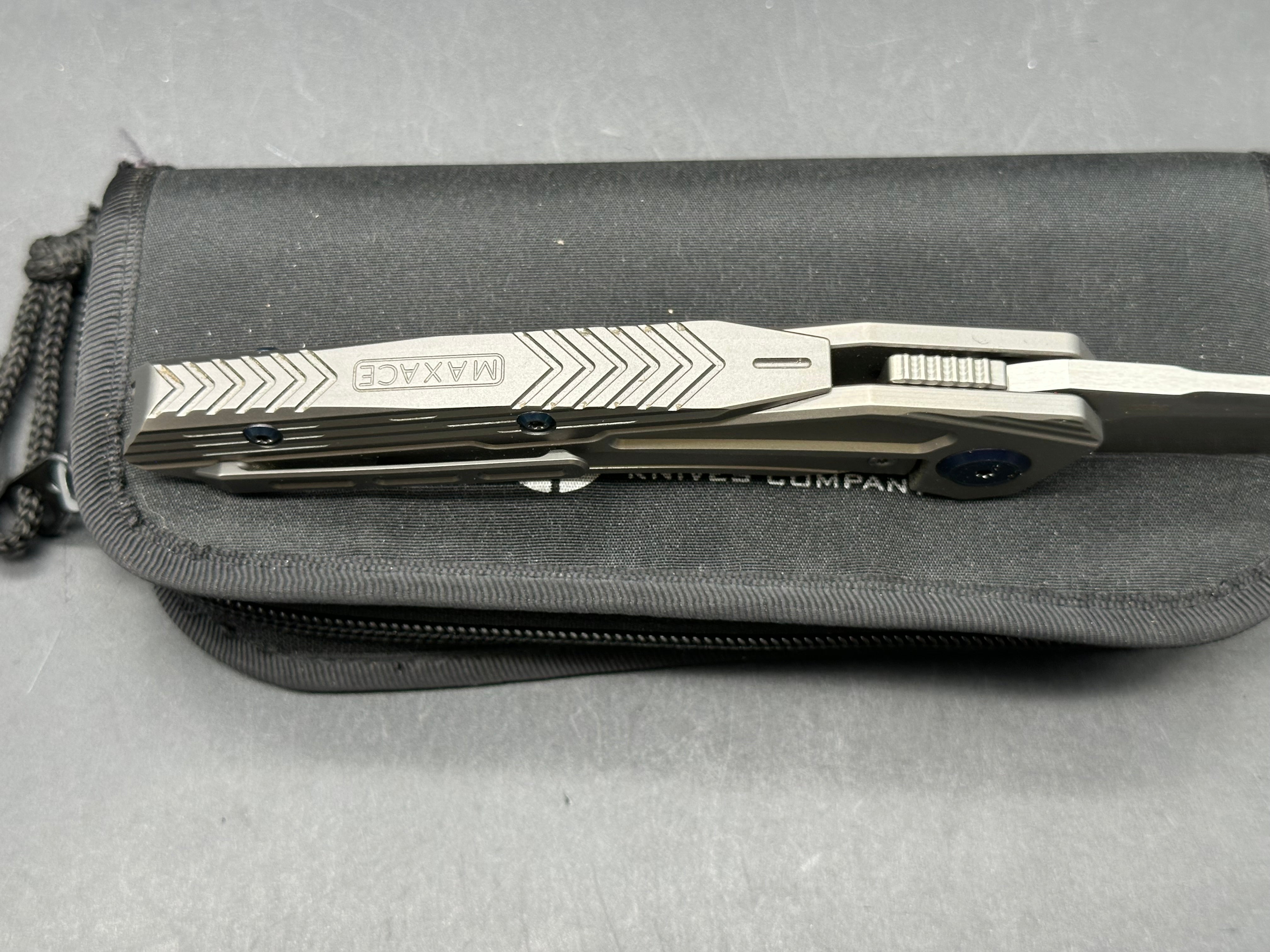 Maxace Ptilopsis titanium/m390