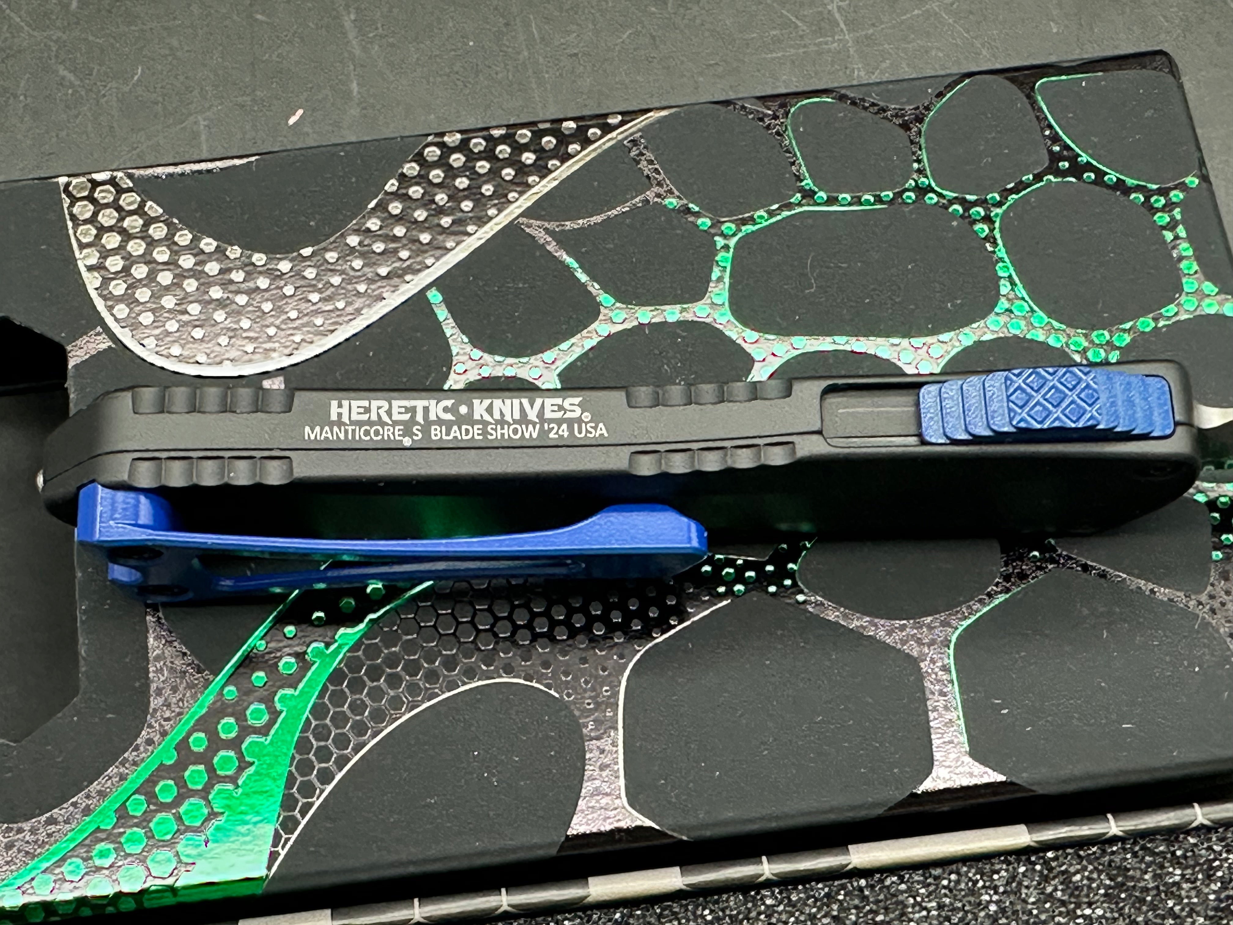 Heretic Manticore S black aluminum frame magnacut blade (Blade Show Special)