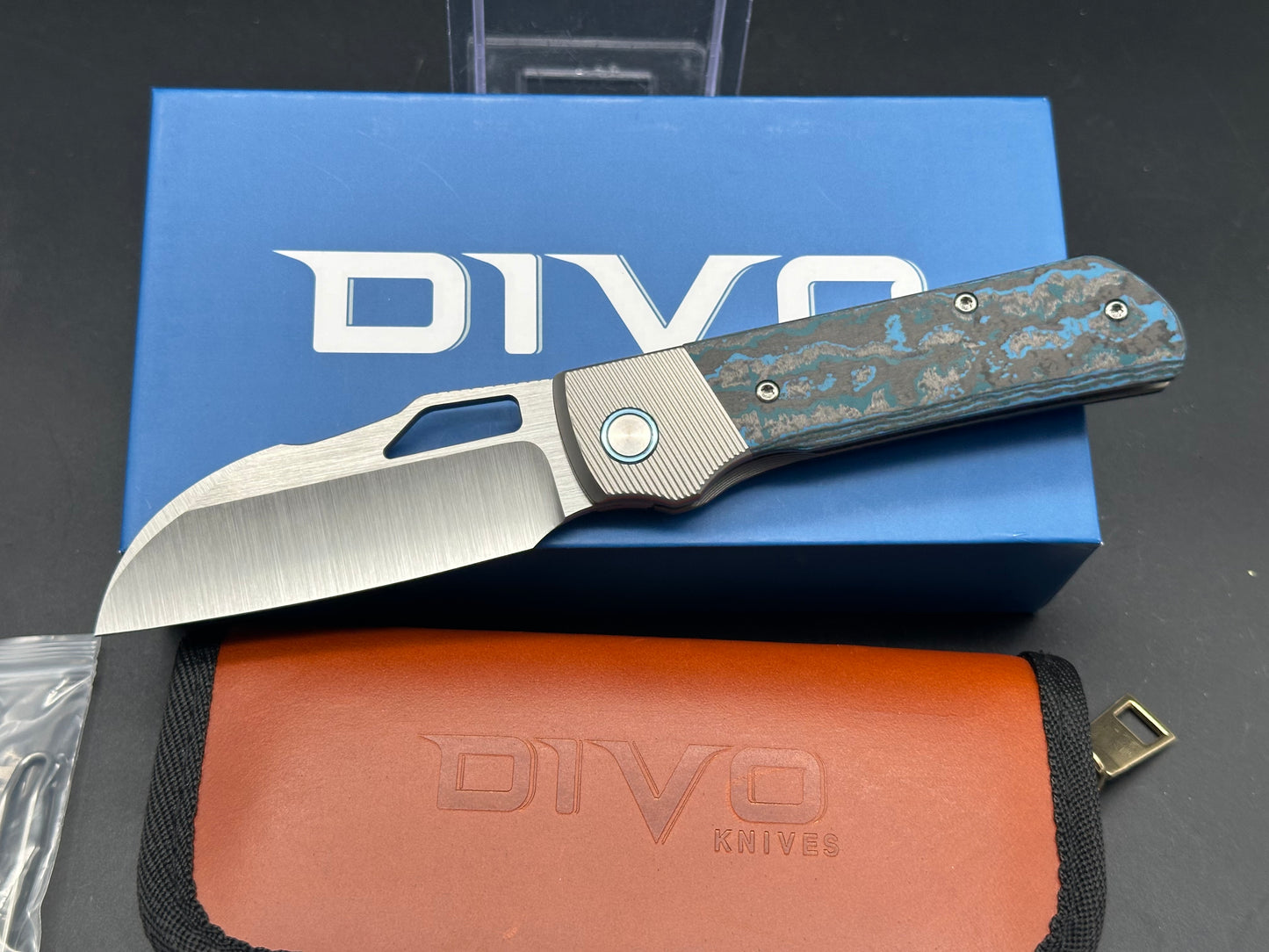 DIVO Stout V2, 3.3" Vanax SuperClean Satin Blade with Titanium/Arctic Storm Fat Carbon Handle